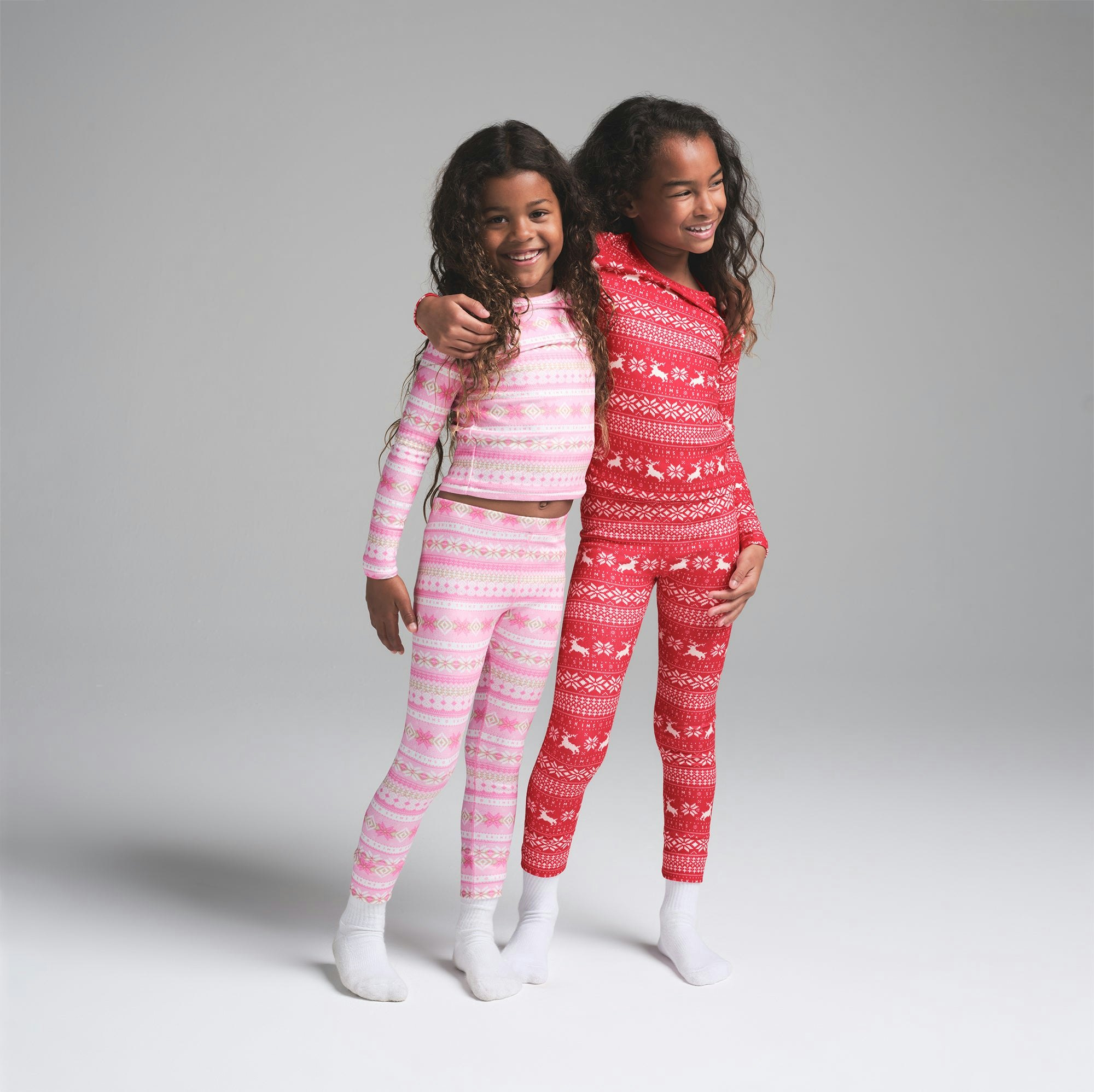 LOGO PLUSH POINTELLE KIDS LONG SLEEVE SET | BUBBLE GUM SIENNA FAIR ISLE ON A MODEL SIDE VIEW