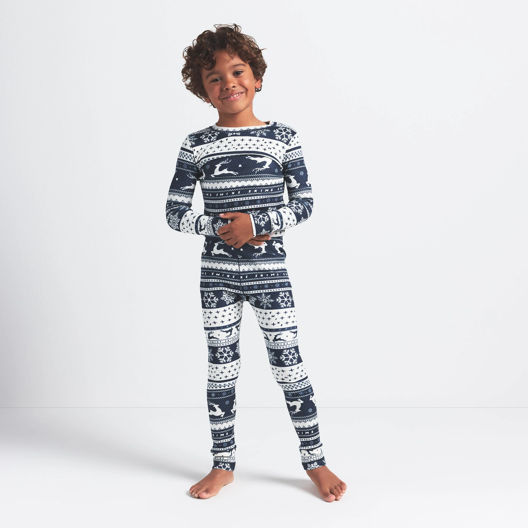 LOGO PLUSH POINTELLE KIDS LONG SLEEVE SET | NAVY DEER FAIR ISLE ON A MODEL FRONT VIEW