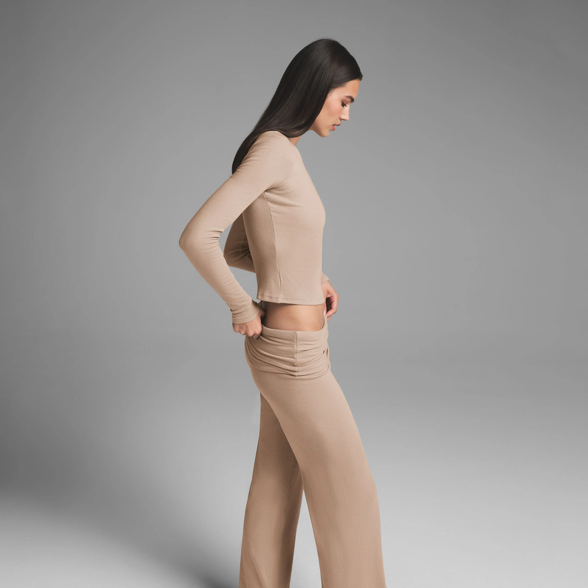 COTTON RIB LONG SLEEVE T-SHIRT | LATTE ON A MODEL SIDE VIEW | FOCUS: 0.0, 1.0, 0.9