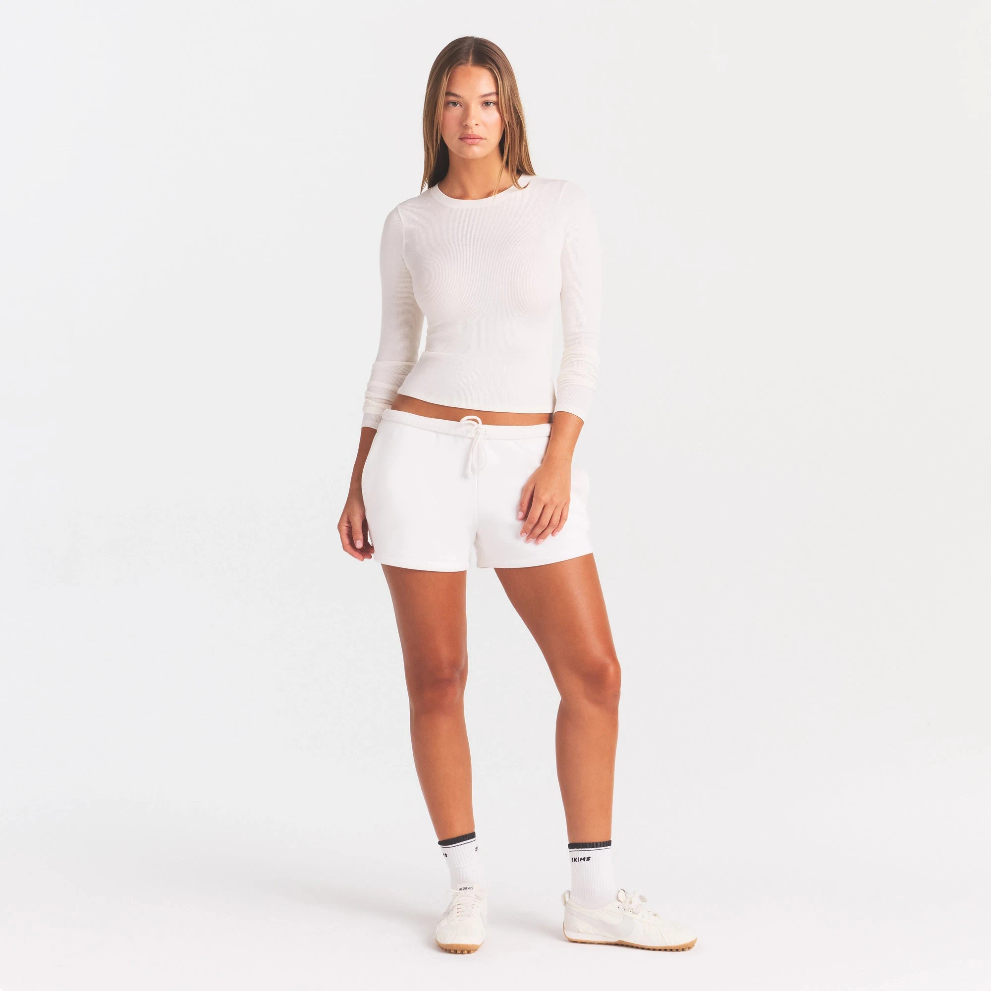 COTTON RIB LONG SLEEVE T-SHIRT | MARBLE ON A MODEL FRONT VIEW @ | FOCUS: 0.0, 1.0, 0.9