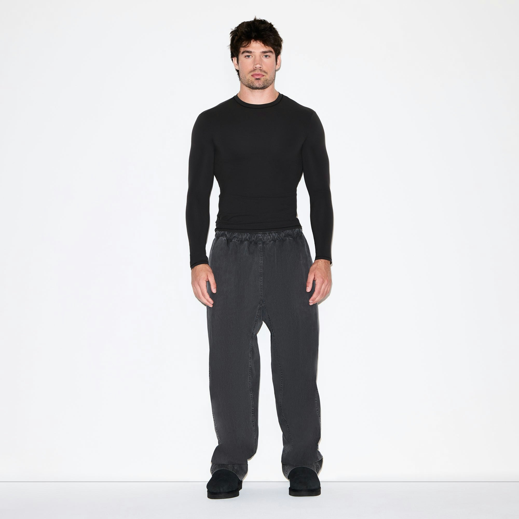 FITS EVERYBODY MENS SLIM LONG SLEEVE T-SHIRT | ONYX ON A MODEL FRONT VIEW @ | FOCUS: 0.0, 1.0, 0.9