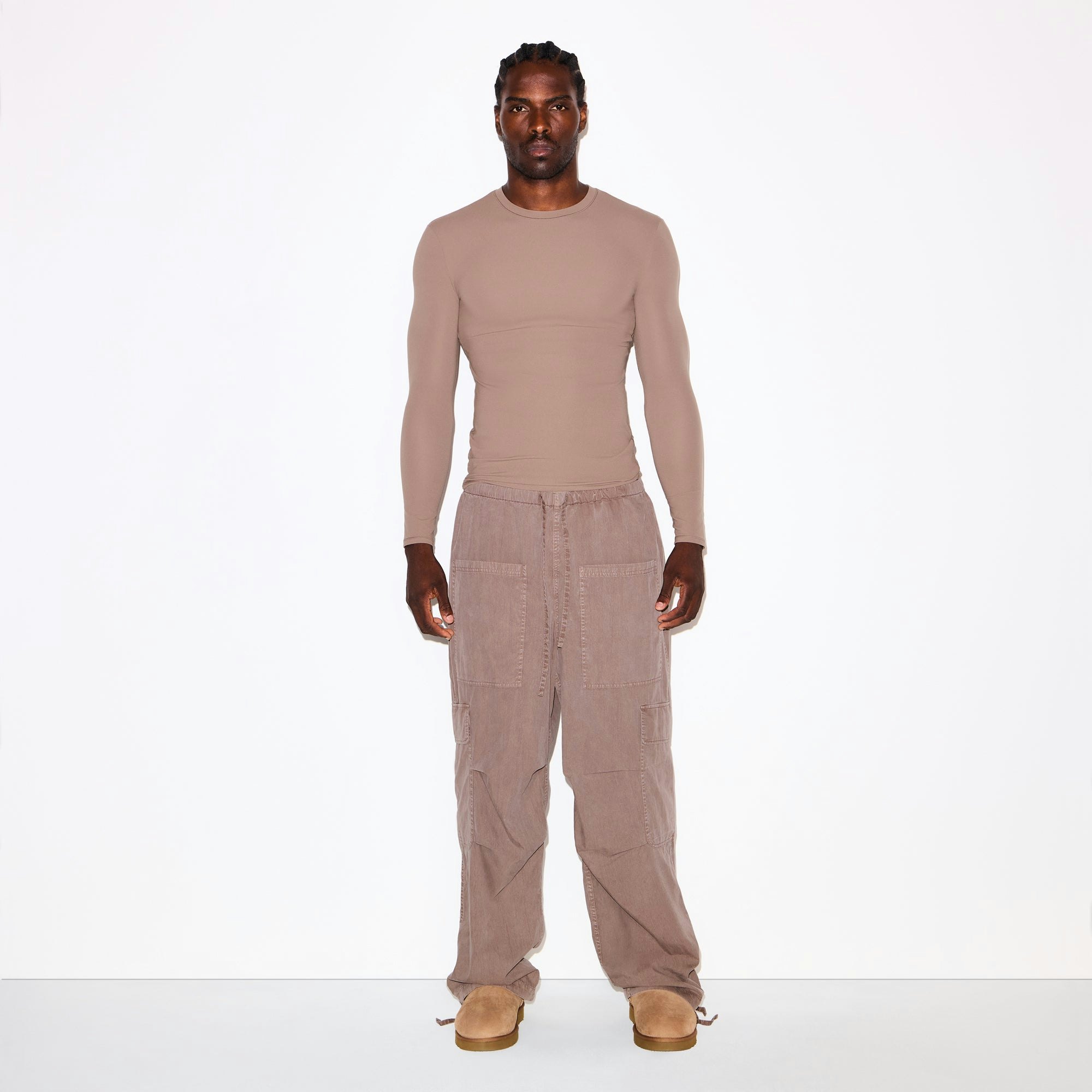 FITS EVERYBODY MENS SLIM LONG SLEEVE T-SHIRT | UMBER ON A MODEL FRONT VIEW @ | FOCUS: 0.0, 1.0, 0.9