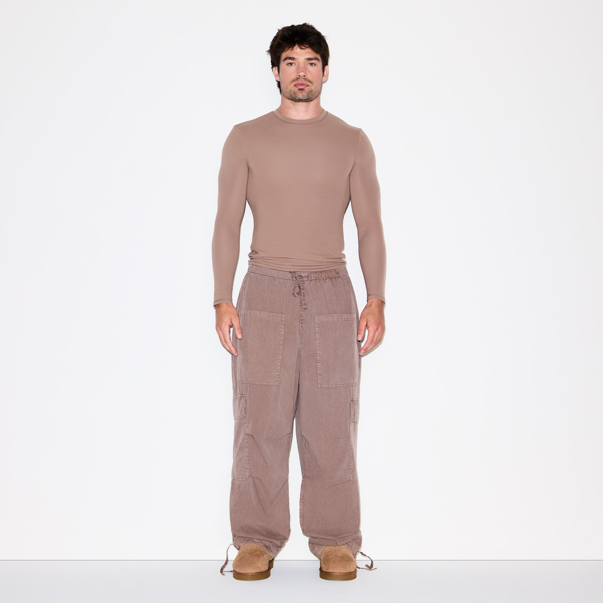 FITS EVERYBODY MENS SLIM LONG SLEEVE T-SHIRT | UMBER ON A MODEL FRONT VIEW @ | FOCUS: 0.0, 1.0, 0.9