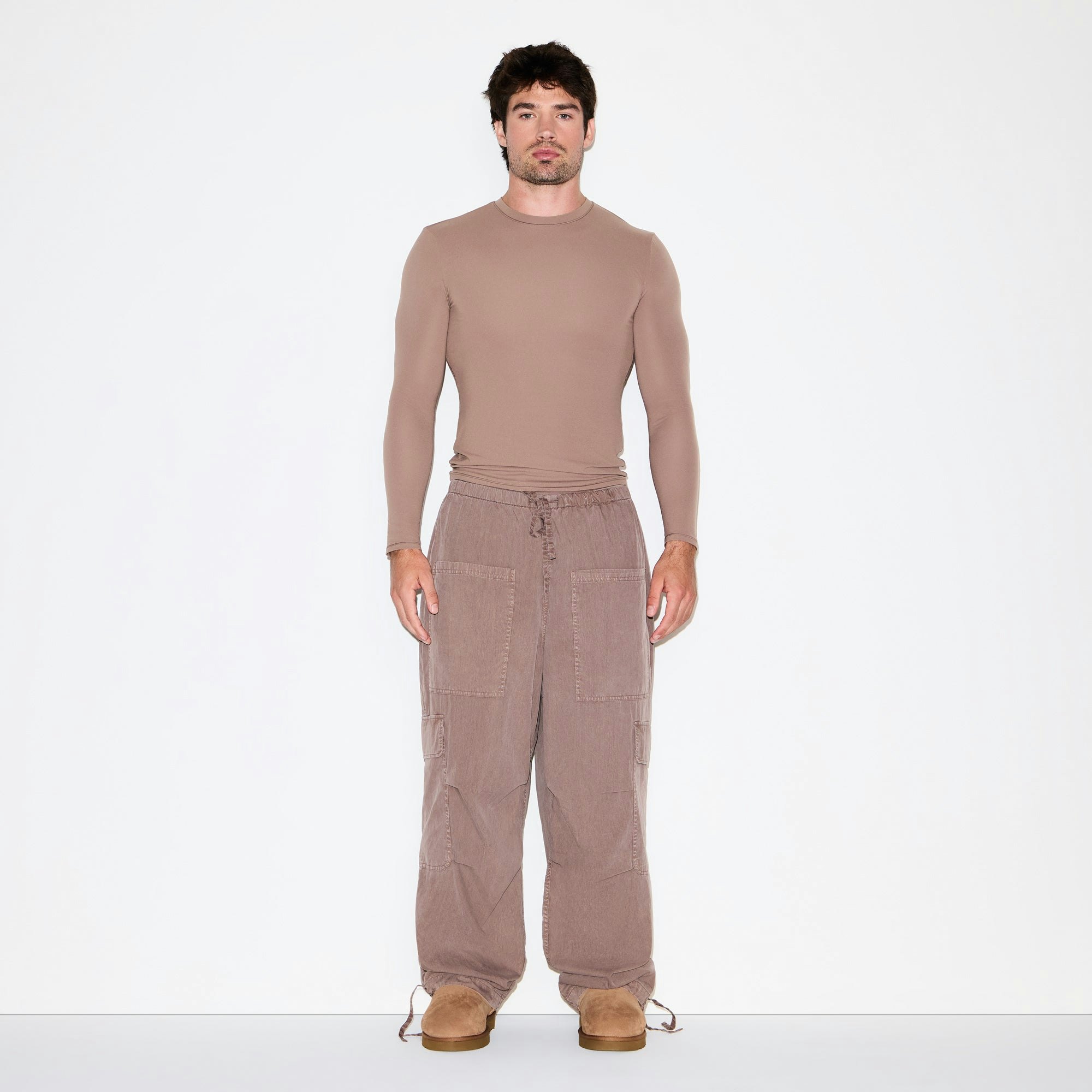 FITS EVERYBODY MENS SLIM LONG SLEEVE T-SHIRT | UMBER ON A MODEL FRONT VIEW @ | FOCUS: 0.0, 1.0, 0.9