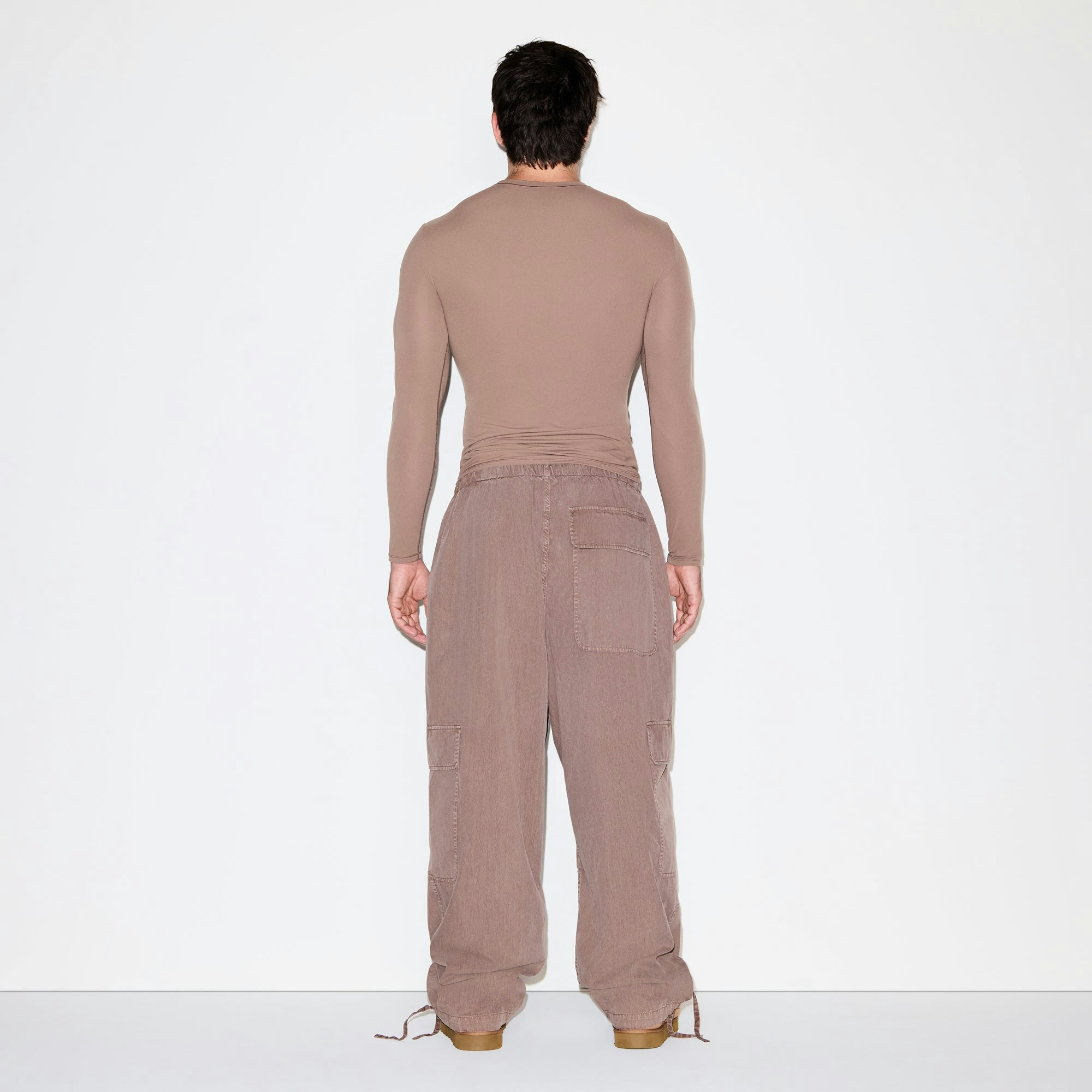 FITS EVERYBODY MENS SLIM LONG SLEEVE T-SHIRT | UMBER ON A MODEL FRONT VIEW @ | FOCUS: 0.0, 1.0, 0.9