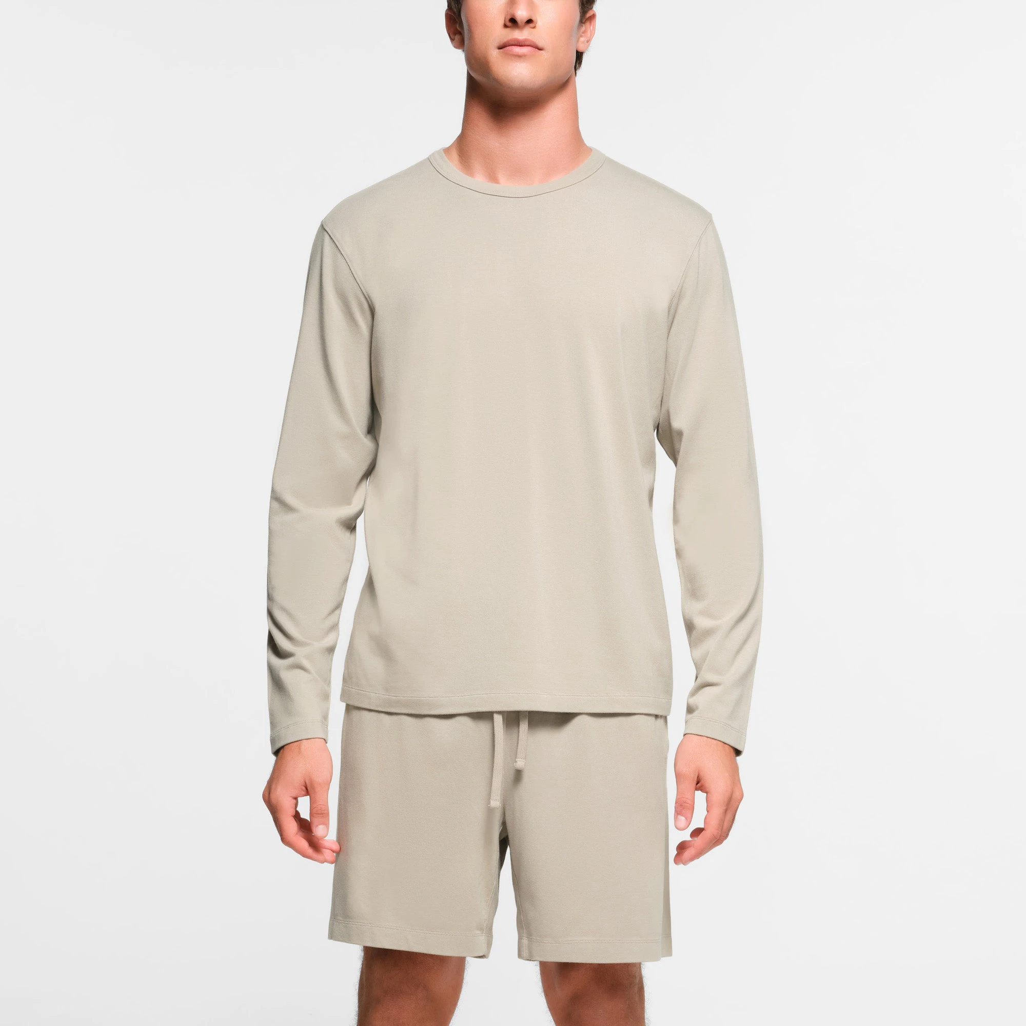 JERSEY LOUNGE MENS RELAXED LONG SLEEVE T-SHIRT | SHALE ON A MODEL FRONT VIEW