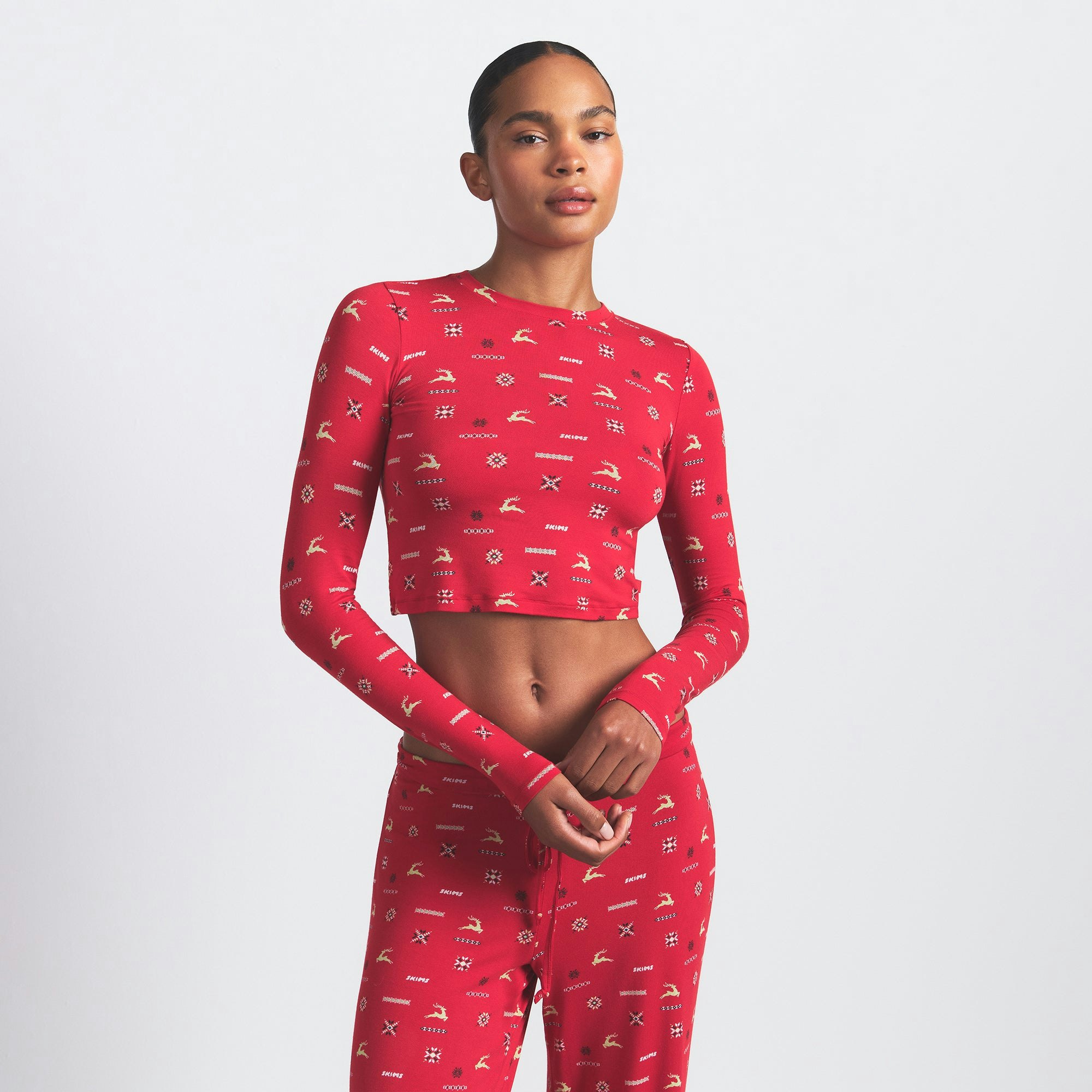 SKIMS SLEEP SUPER CROPPED LONG SLEEVE | CRANBERRY VINTAGE DEER PRINT ON A MODEL FRONT VIEW @ | FOCUS: 0.0, 1.0, 0.9