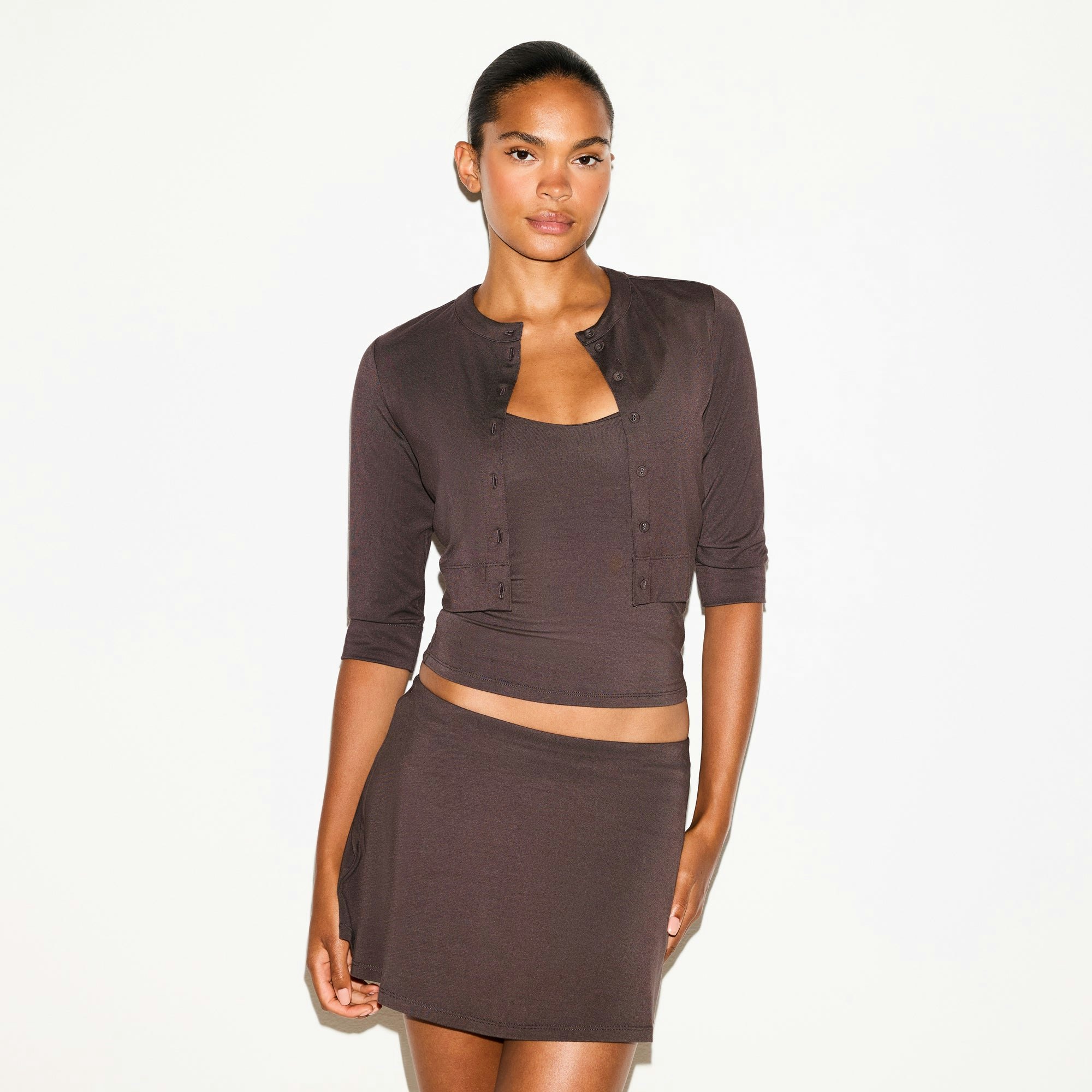 SMOOTH LAYERS CROPPED CARDIGAN | RAISIN ON A MODEL SIDE VIEW @ | FOCUS: 0.0, 1.0, 0.9