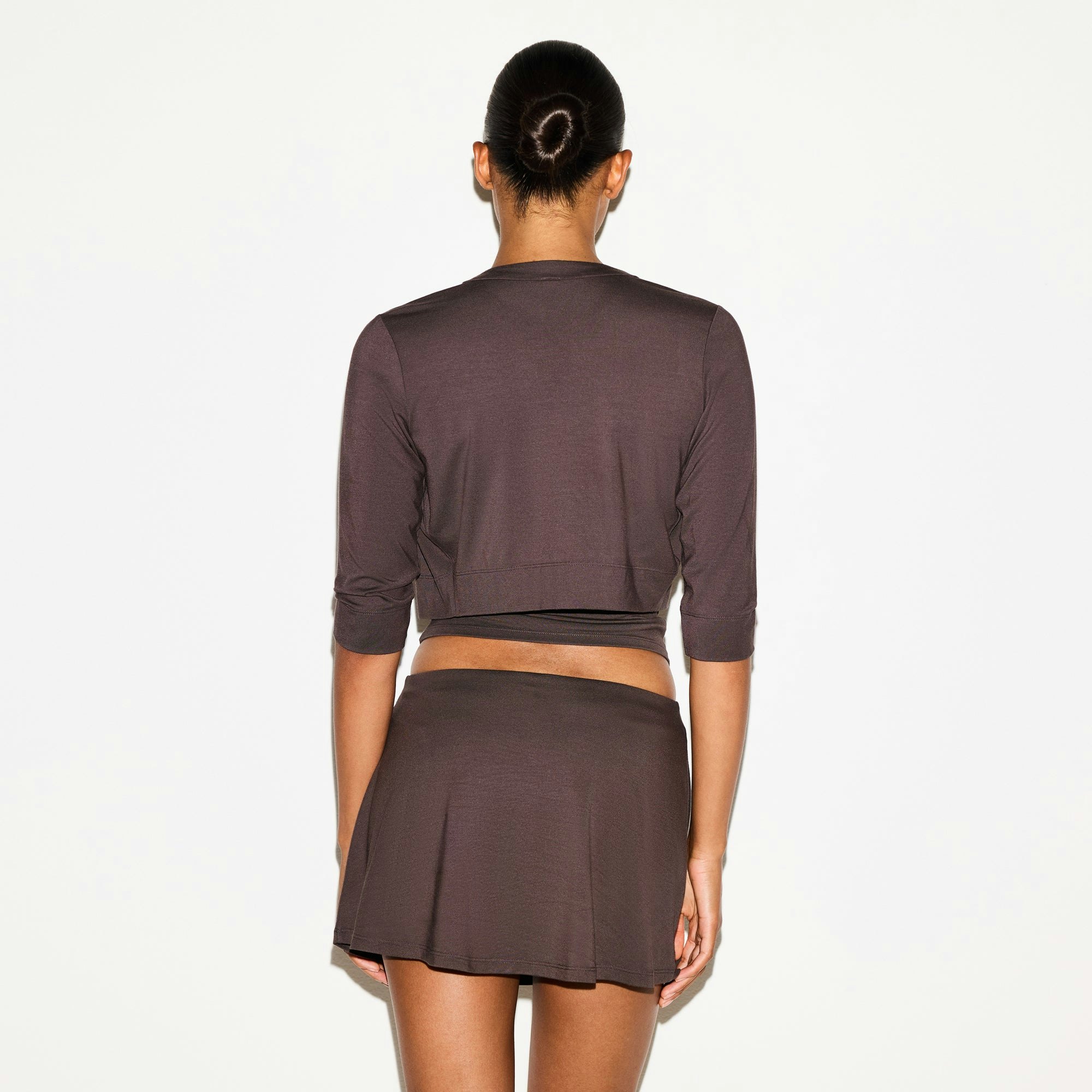 SMOOTH LAYERS CROPPED CARDIGAN | RAISIN ON A MODEL SIDE VIEW @ | FOCUS: 0.0, 1.0, 0.9