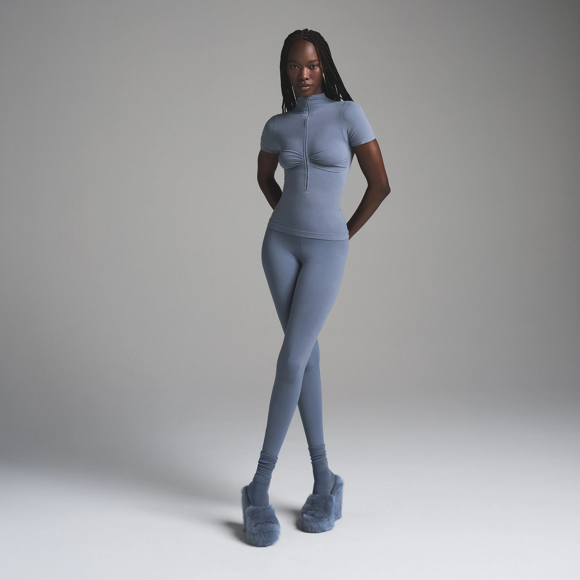SEAMLESS SCULPT T-SHIRT | STEEL BLUE ON A MODEL FRONT VIEW| FOCUS: 0.9, 0.9, 0.9