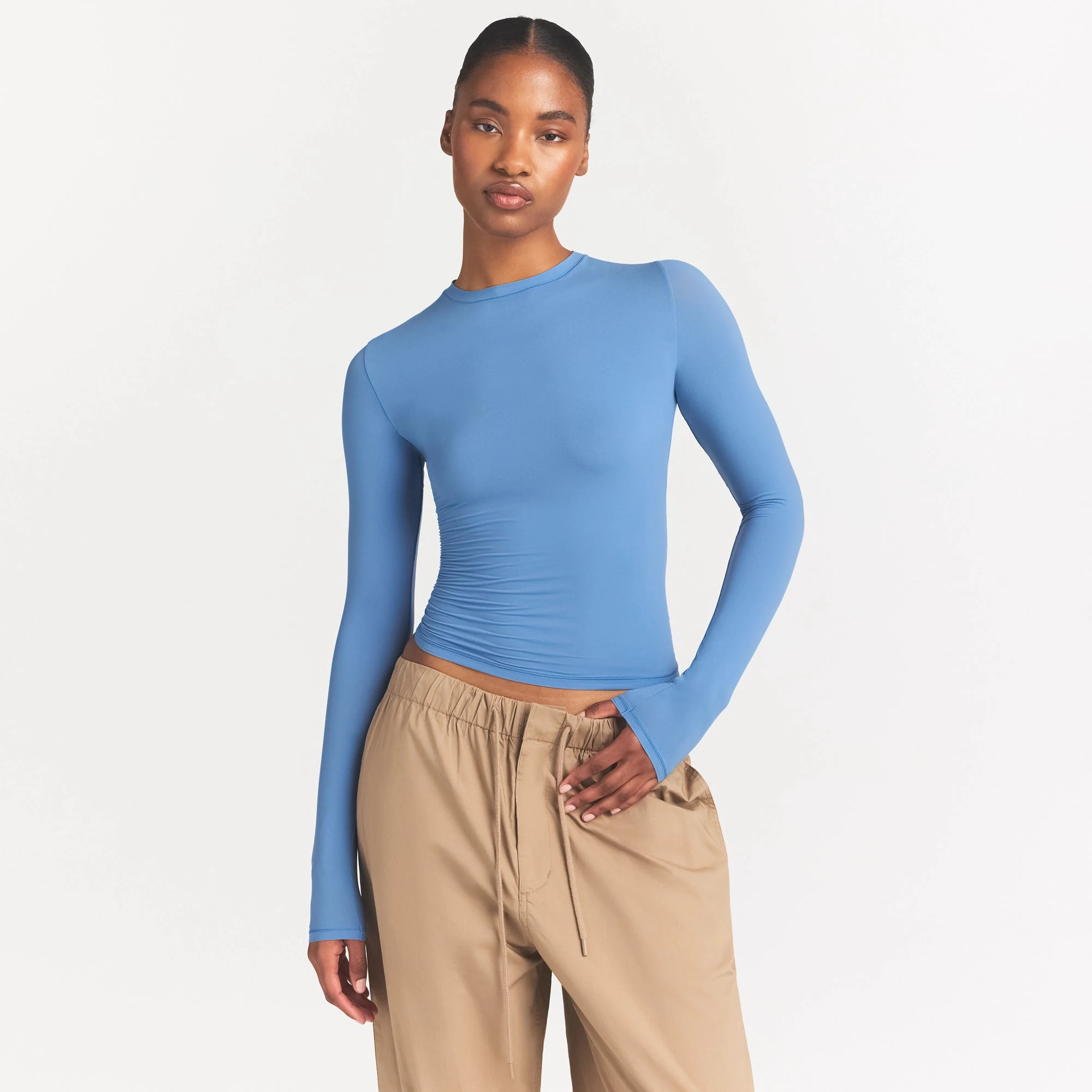 FITS EVERYBODY LONG SLEEVE T-SHIRT | ARCTIC ON A MODEL SIDE VIEW @ | FOCUS: 0.0, 1.0, 0.9