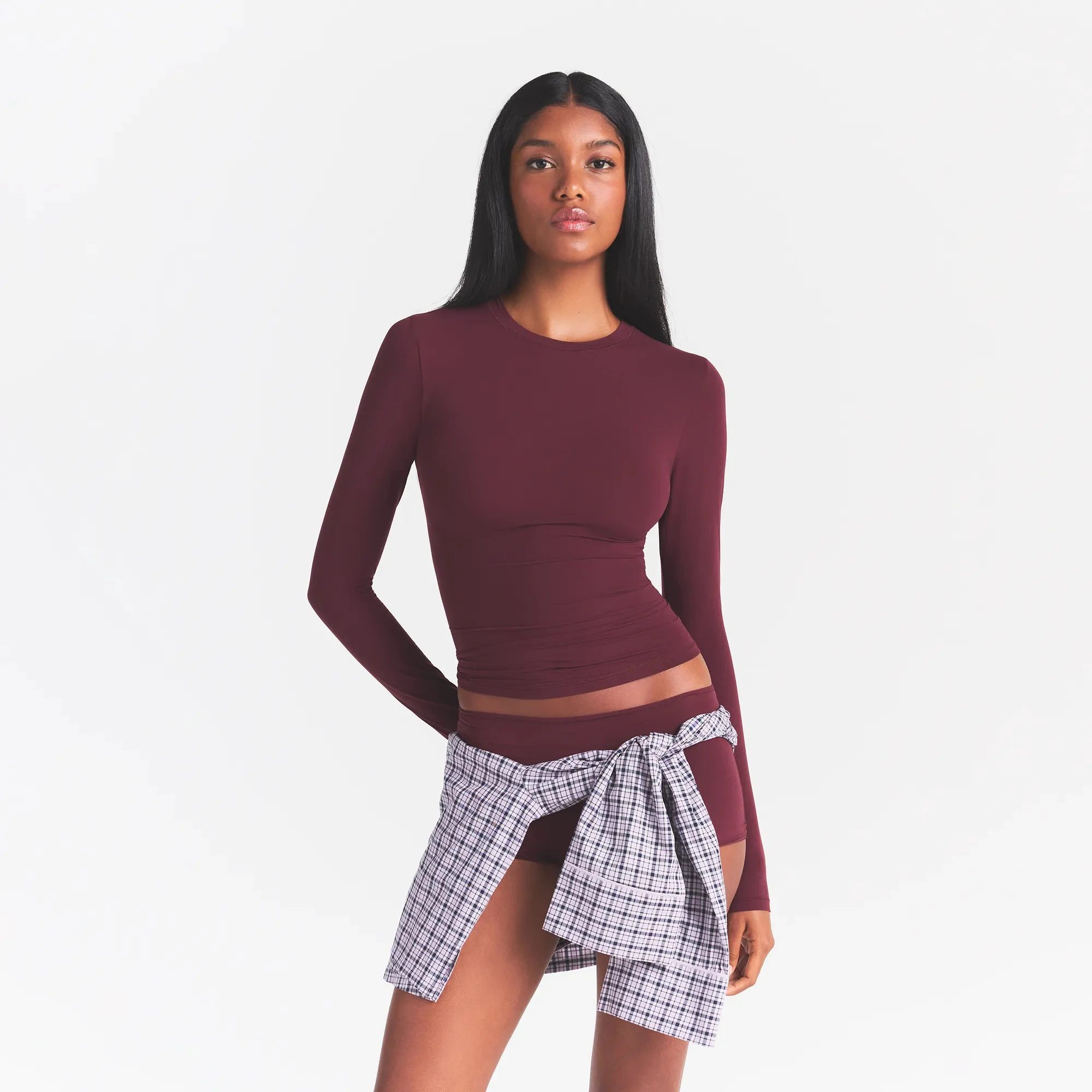 FITS EVERYBODY LONG SLEEVE T-SHIRT | CURRANT ON A MODEL | FOCUS: 0.0, 1.0, 0.9
