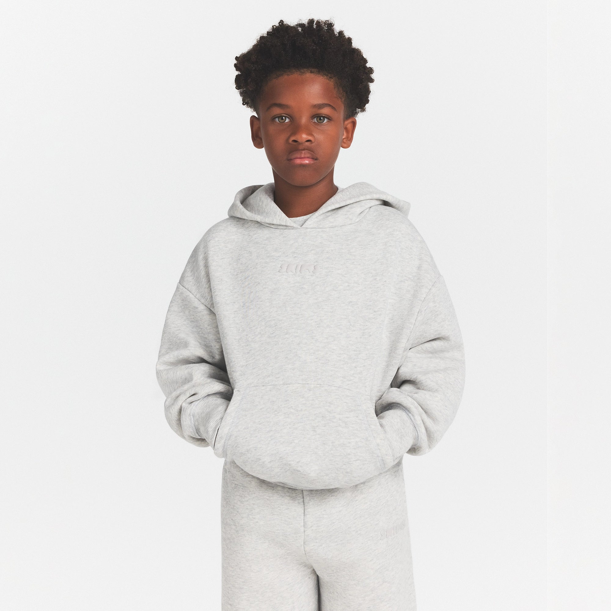 KIDS FLEECE JOGGER | LIGHT HEATHER GREY ON A MODEL FRONT VIEW @ | FOCUS: 0.0, 1.0, 0.9