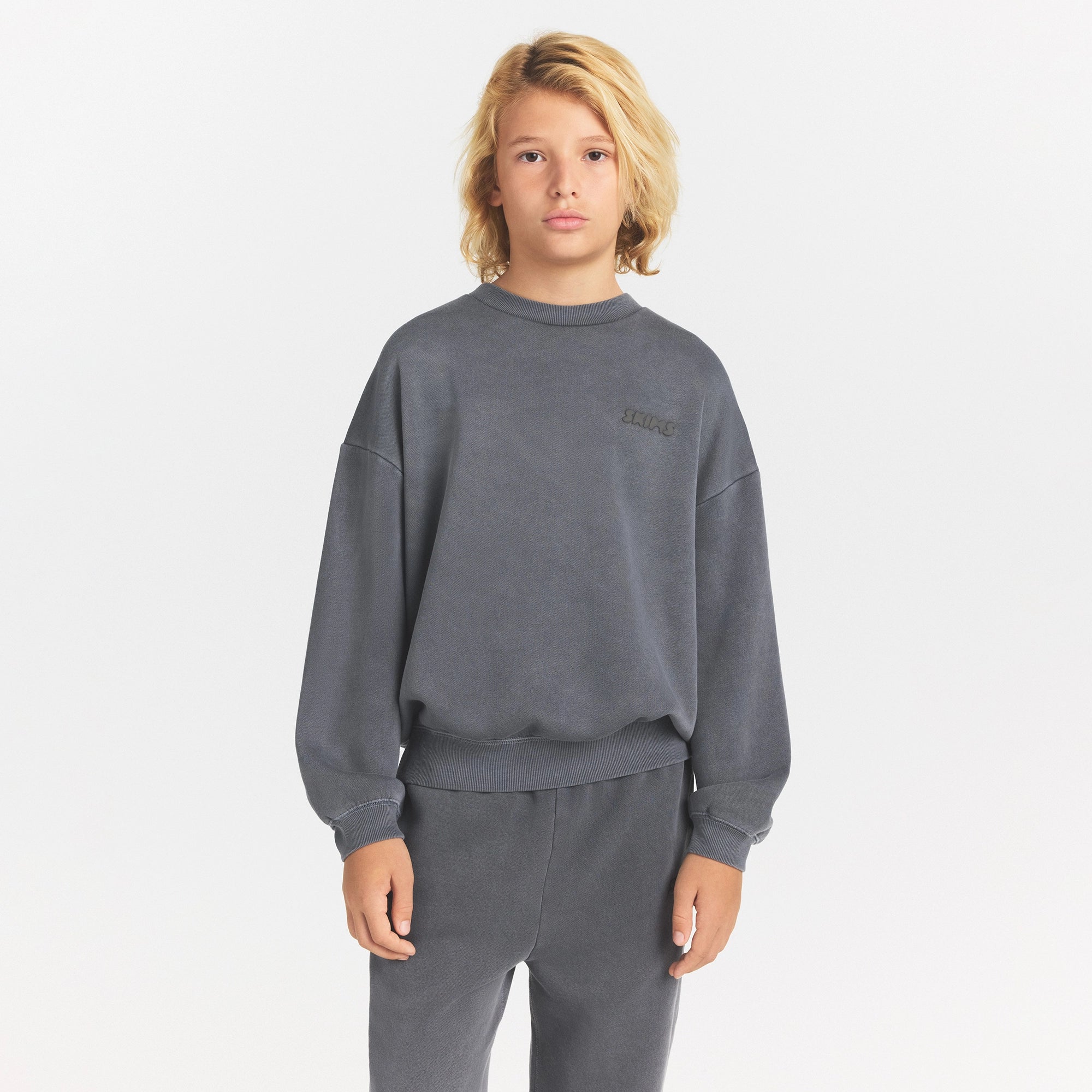 KIDS FLEECE CREWNECK PULLOVER | ONYX ON A MODEL SIDE VIEW @ | FOCUS: 0.0, 1.0, 0.9