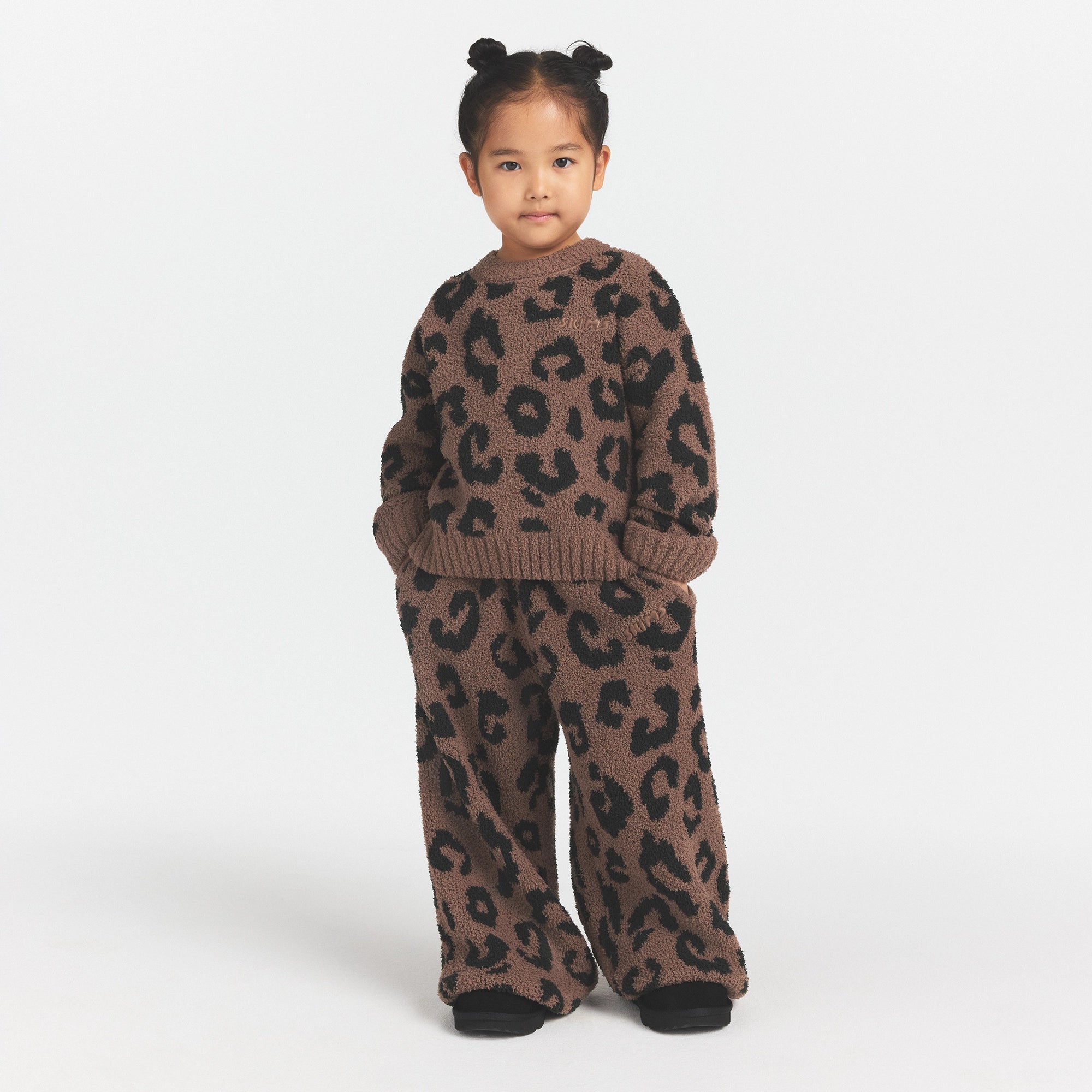 KIDS COZY CREWNECK | UMBER LEOPARD PRINT ON A MODEL FRONT VIEW @ | FOCUS: 0.0, 1.0, 0.9