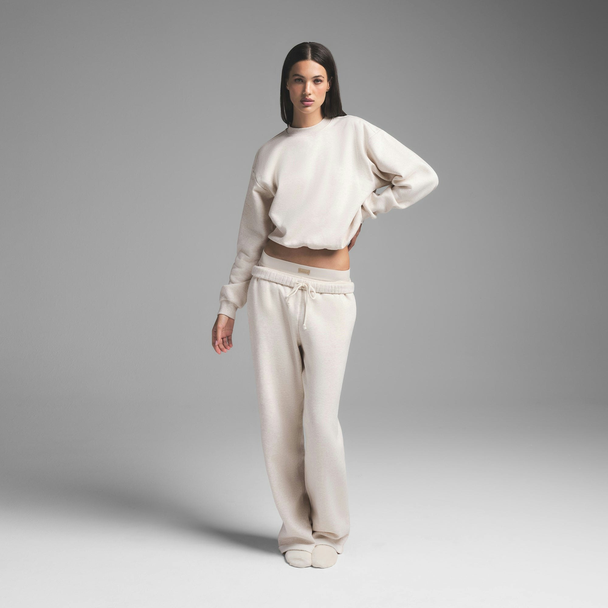 COTTON FLEECE CLASSIC CREWNECK | HEATHER OATMEAL ON A MODEL FRONT VIEW | FOCUS: 0.0, 1.0, 0.9
