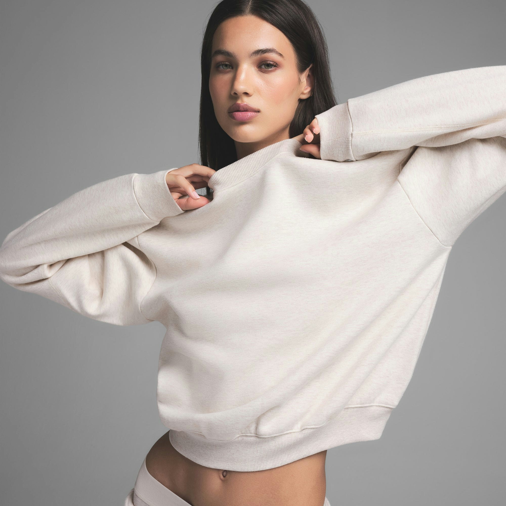 COTTON FLEECE CLASSIC CREWNECK | HEATHER OATMEAL ON A MODEL SIDE VIEW