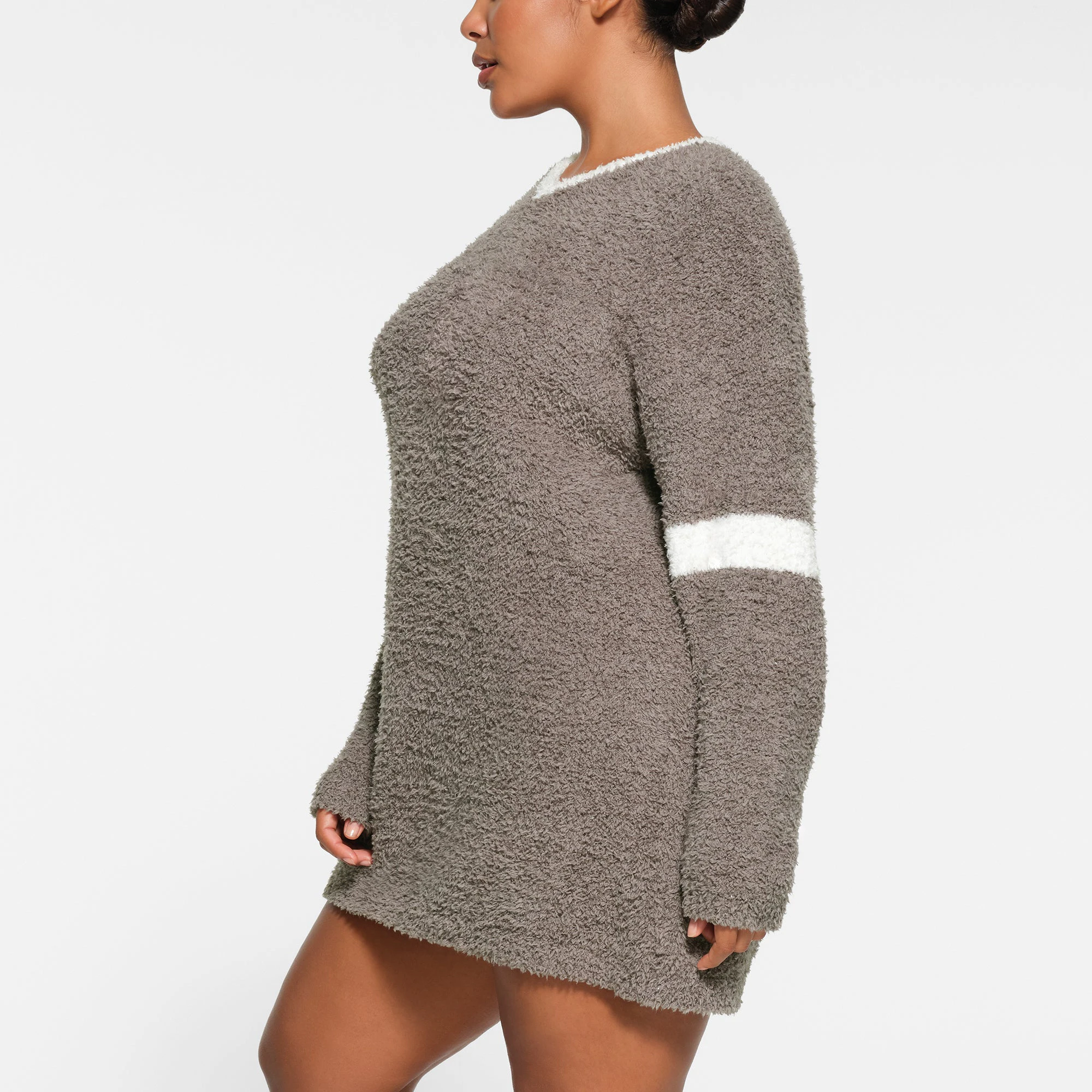 COZY KNIT V NECK MINI DRESS | GREY CHALK MULTI ON A MODEL SIDE VIEW