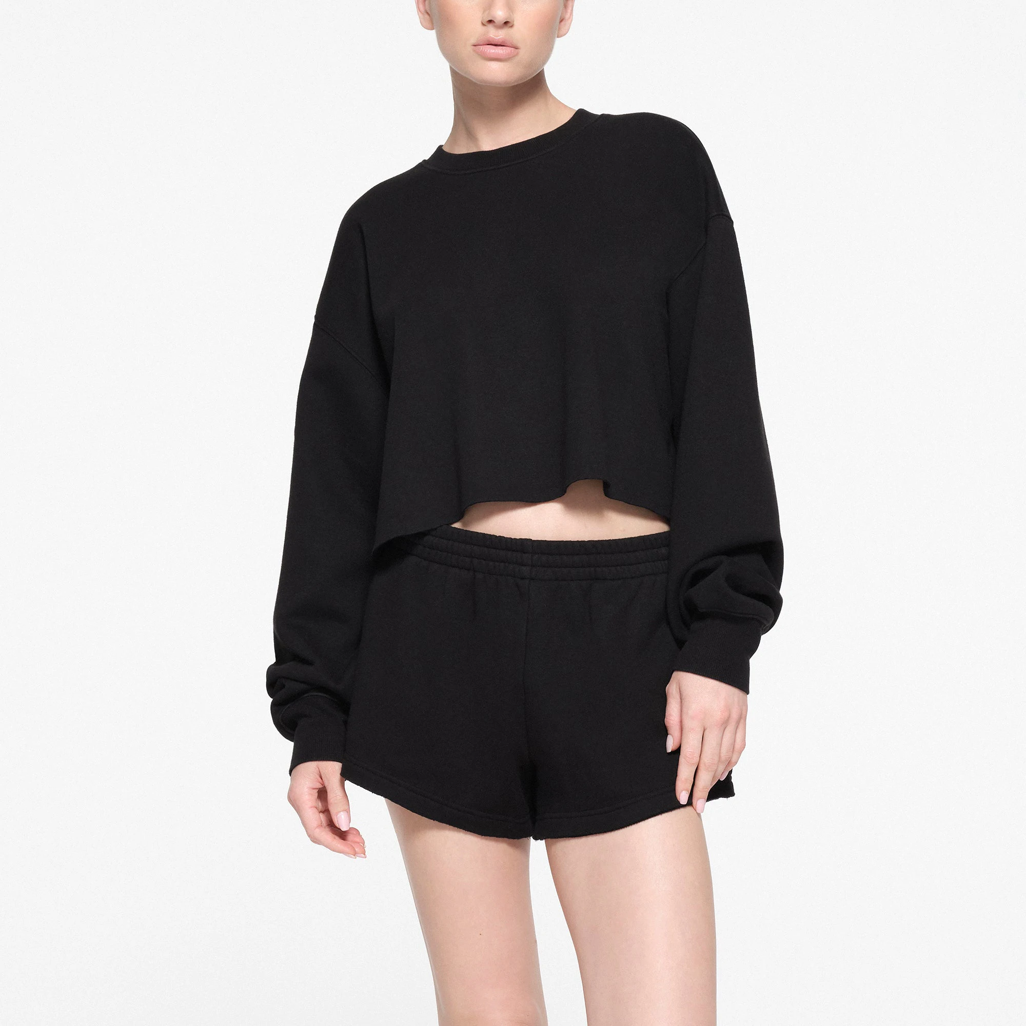 COTTON FLEECE CROPPED CREWNECK | ONYX ON A MODEL FRONT VIEW