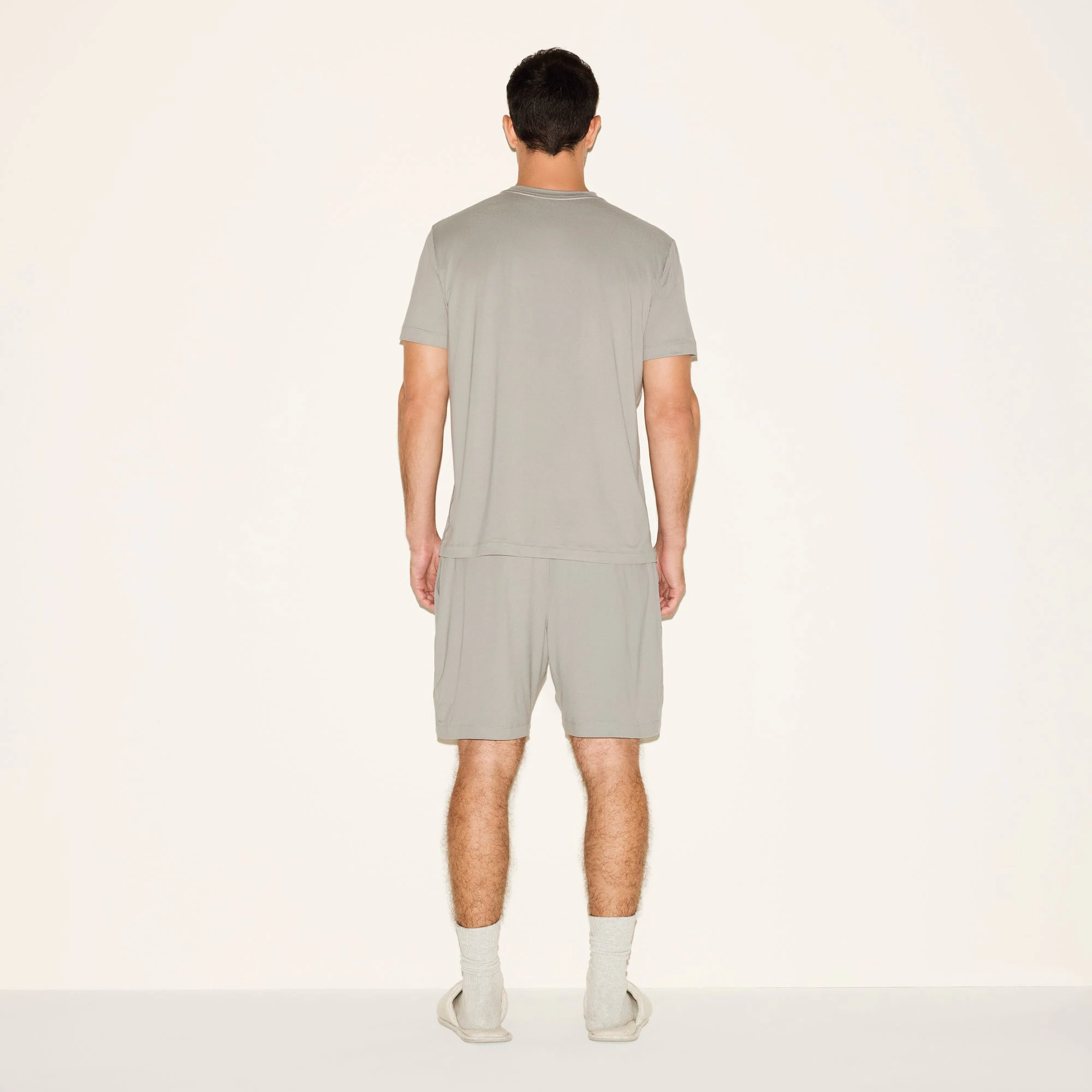 OUTDOOR JERSEY MENS CLASSIC T-SHIRT | PACIFIC ON A MODEL SIDE VIEW | FOCUS: 0.0, 1.0, 0.9