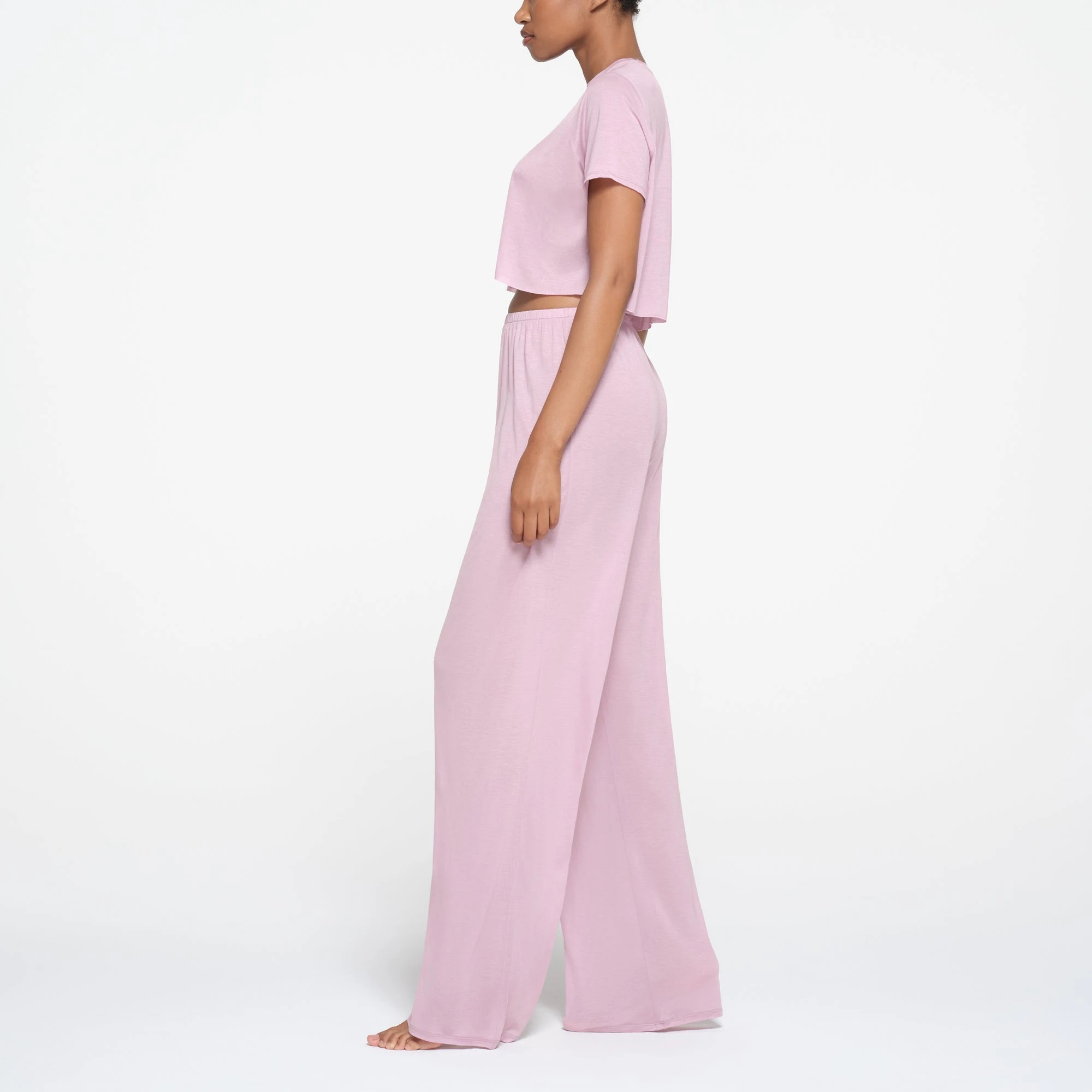 KIM'S SLEEP CROPPED CREWNECK | ORCHID ON A MODEL SIDE VIEW