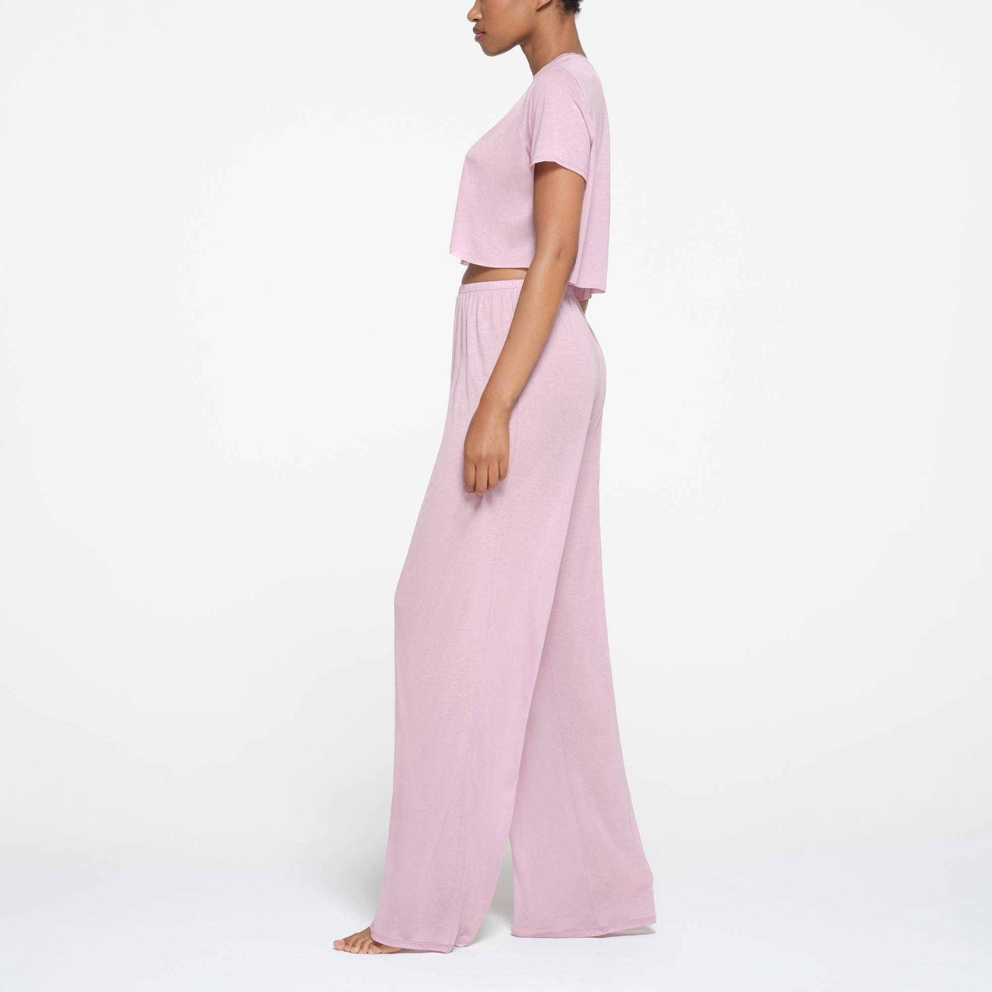 KIM'S SLEEP CROPPED CREWNECK | ORCHID ON A MODEL SIDE VIEW