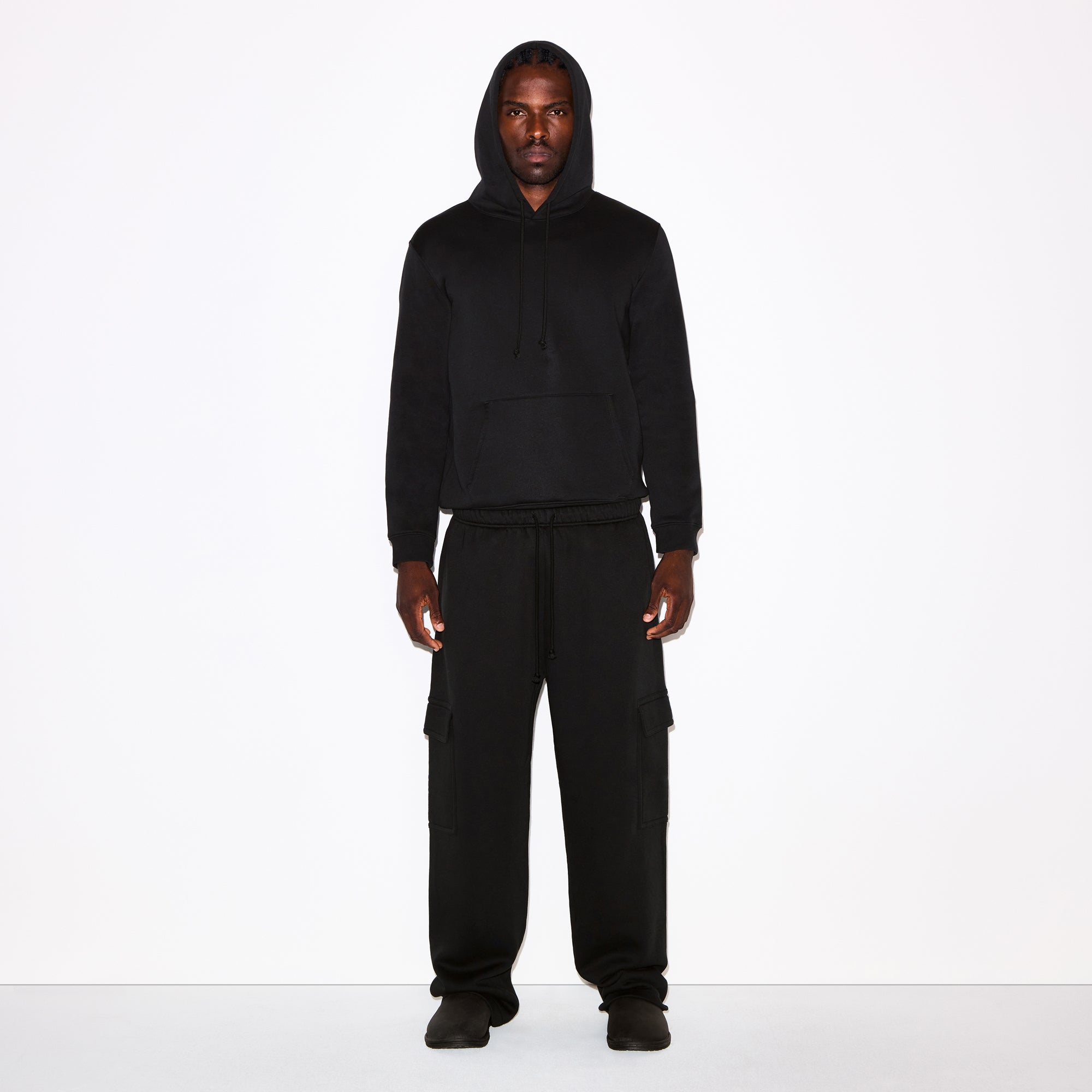 FLEECE LOUNGE MENS CLASSIC HOODIE | WASHED ONYX | SKIMS