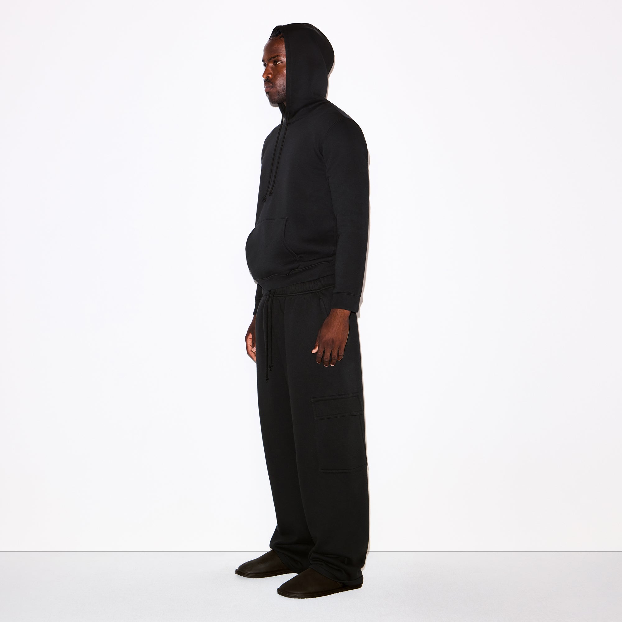 FLEECE LOUNGE MENS CLASSIC HOODIE | WASHED ONYX | SKIMS