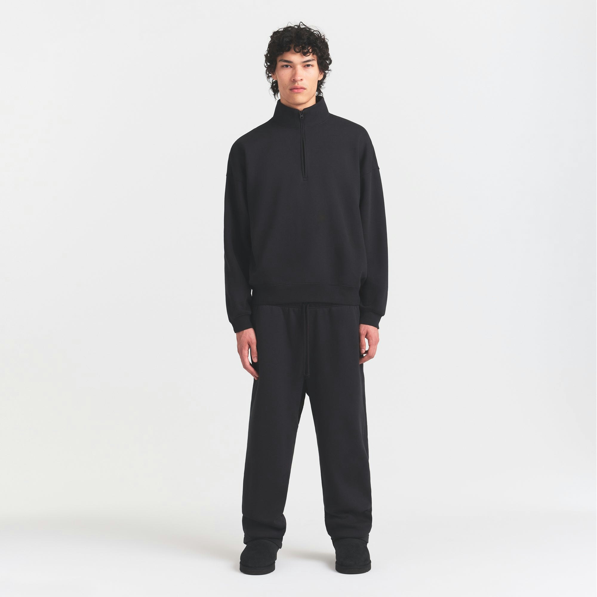 FLEECE LOUNGE MENS RELAXED QUARTER ZIP | WASHED ONYX ON A MODEL FRONT VIEW @ | FOCUS: 0.0, 1.0, 0.9