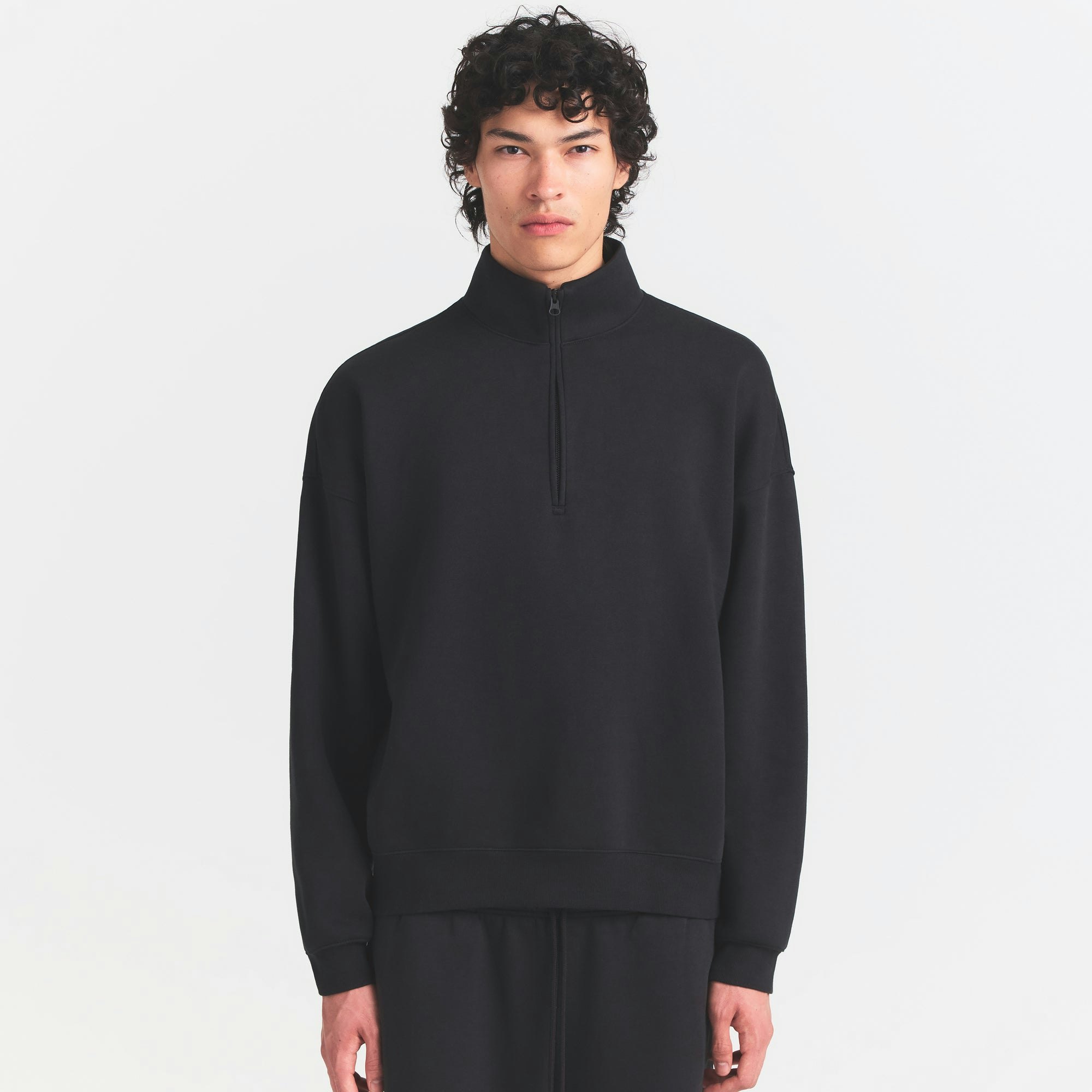 FLEECE LOUNGE MENS RELAXED QUARTER ZIP | WASHED ONYX ON A MODEL SIDE VIEW @ | FOCUS: 0.0, 1.0, 0.9