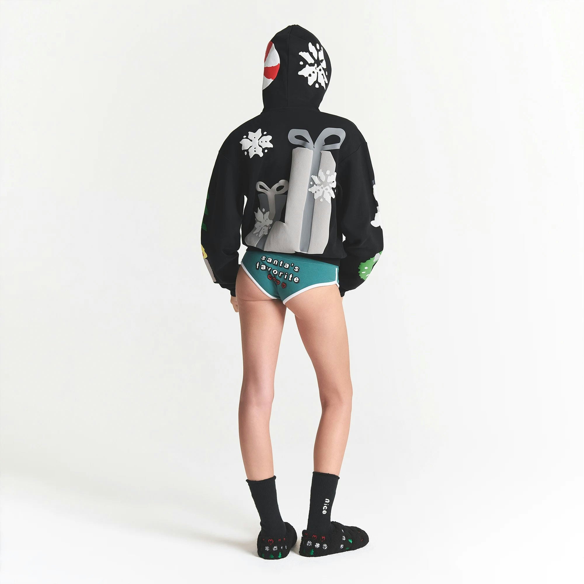 CACTUS PLANT FLEA MARKET X SKIMS COTTON FLEECE HOODIE | ONYX GINGERBREAD PRINT ON A MODEL BACK VIEW @ | FOCUS: 0.0, 1.0, 0.9