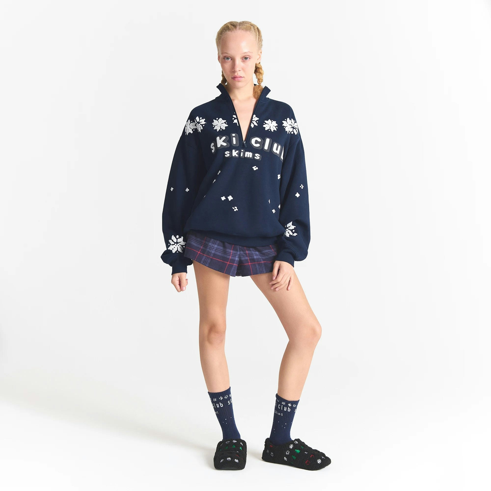 CACTUS PLANT FLEA MARKET X SKIMS COTTON FLEECE OVERSIZED QUARTER ZIP | NAVY SKI CLUB PRINT ON A MODEL FRONT VIEW @ | FOCUS: 0.0, 1.0, 0.9