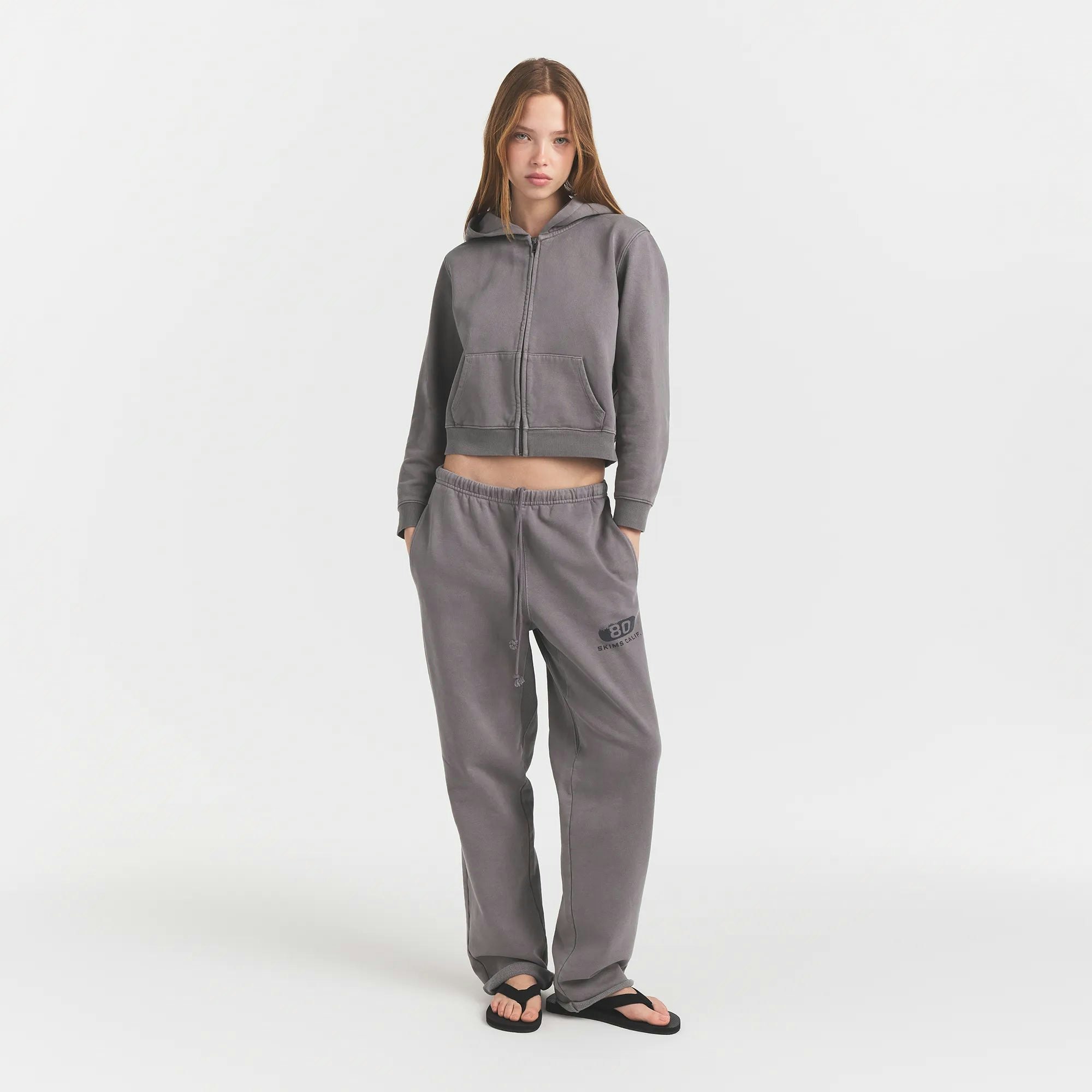 BOYFRIEND FLEECE ZIP UP HOODIE | SHADOW ON A MODEL FRONT VIEW @ | FOCUS: 0.0, 1.0, 0.9 