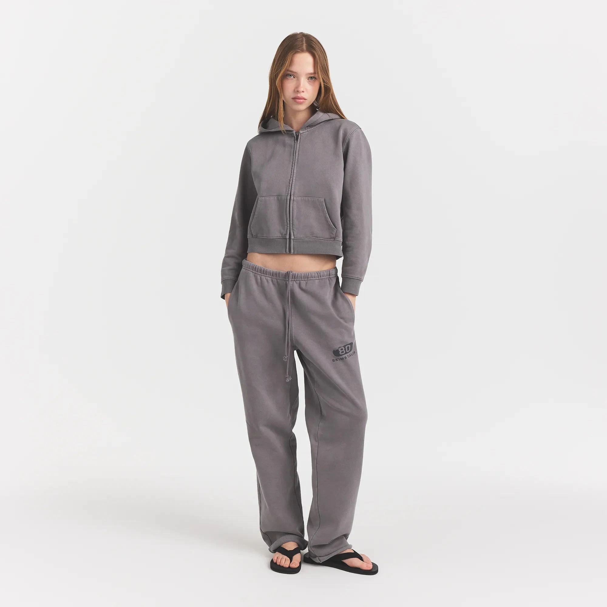 BOYFRIEND FLEECE ZIP UP HOODIE | SHADOW ON A MODEL FRONT VIEW @ | FOCUS: 0.0, 1.0, 0.9