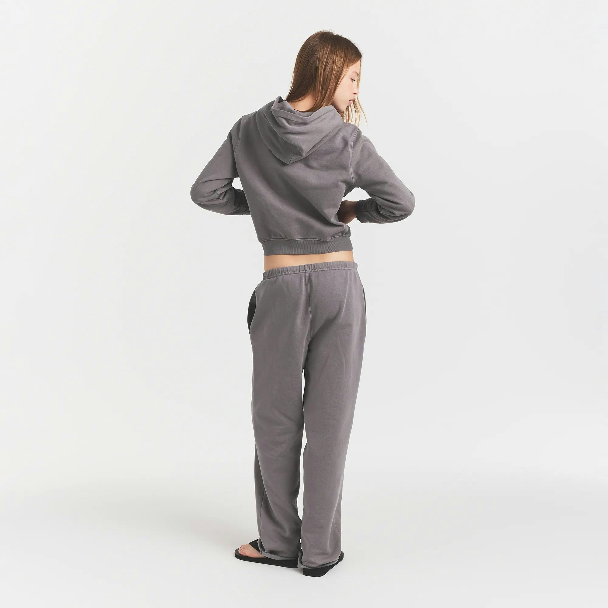 BOYFRIEND FLEECE ZIP UP HOODIE | SHADOW ON A MODEL BACK VIEW @ | FOCUS: 0.0, 1.0, 0.9 