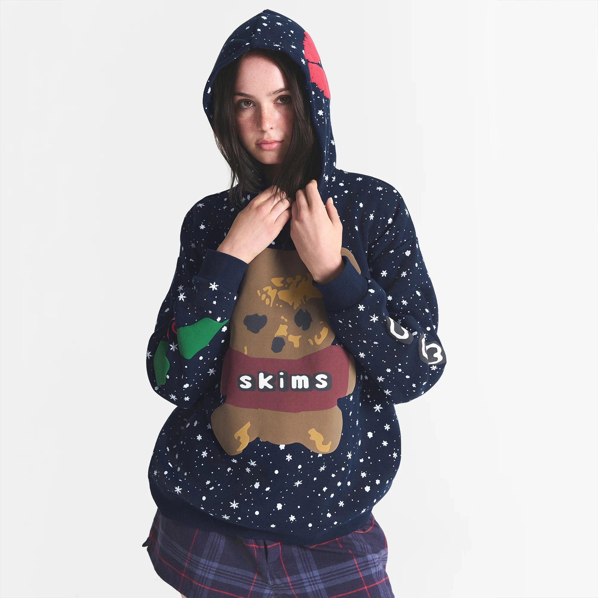 CACTUS PLANT FLEA MARKET X SKIMS COTTON FLEECE OVERSIZED HOODIE | NAVY DOVE SNOW PRINT ON A MODEL FRONT VIEW @ | FOCUS: 0.0, 1.0, 0.9