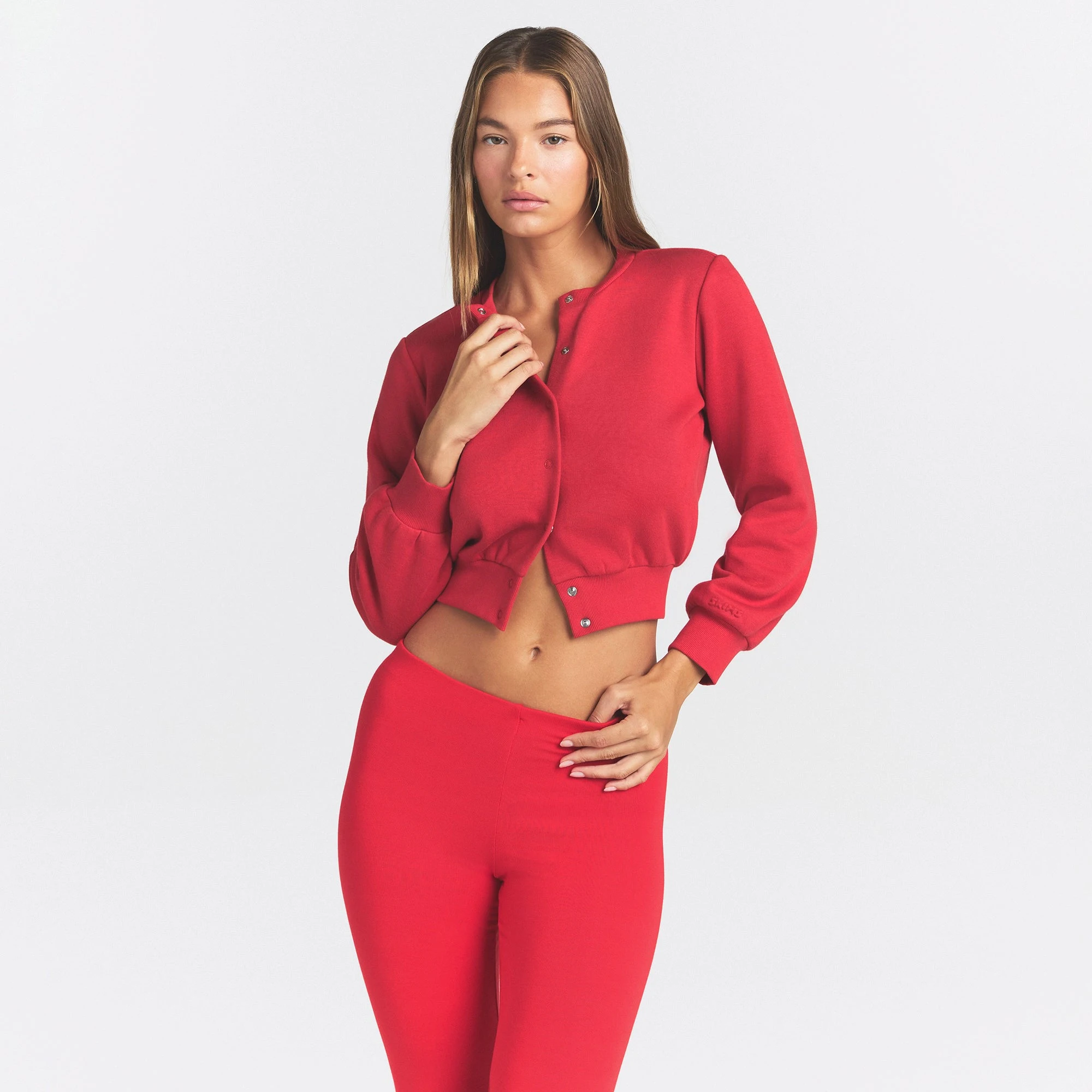 COTTON FLEECE SHRUNKEN CARDIGAN | WASHED RED ON A MODEL SIDE VIEW @ | FOCUS: 0.0, 1.0, 0.9