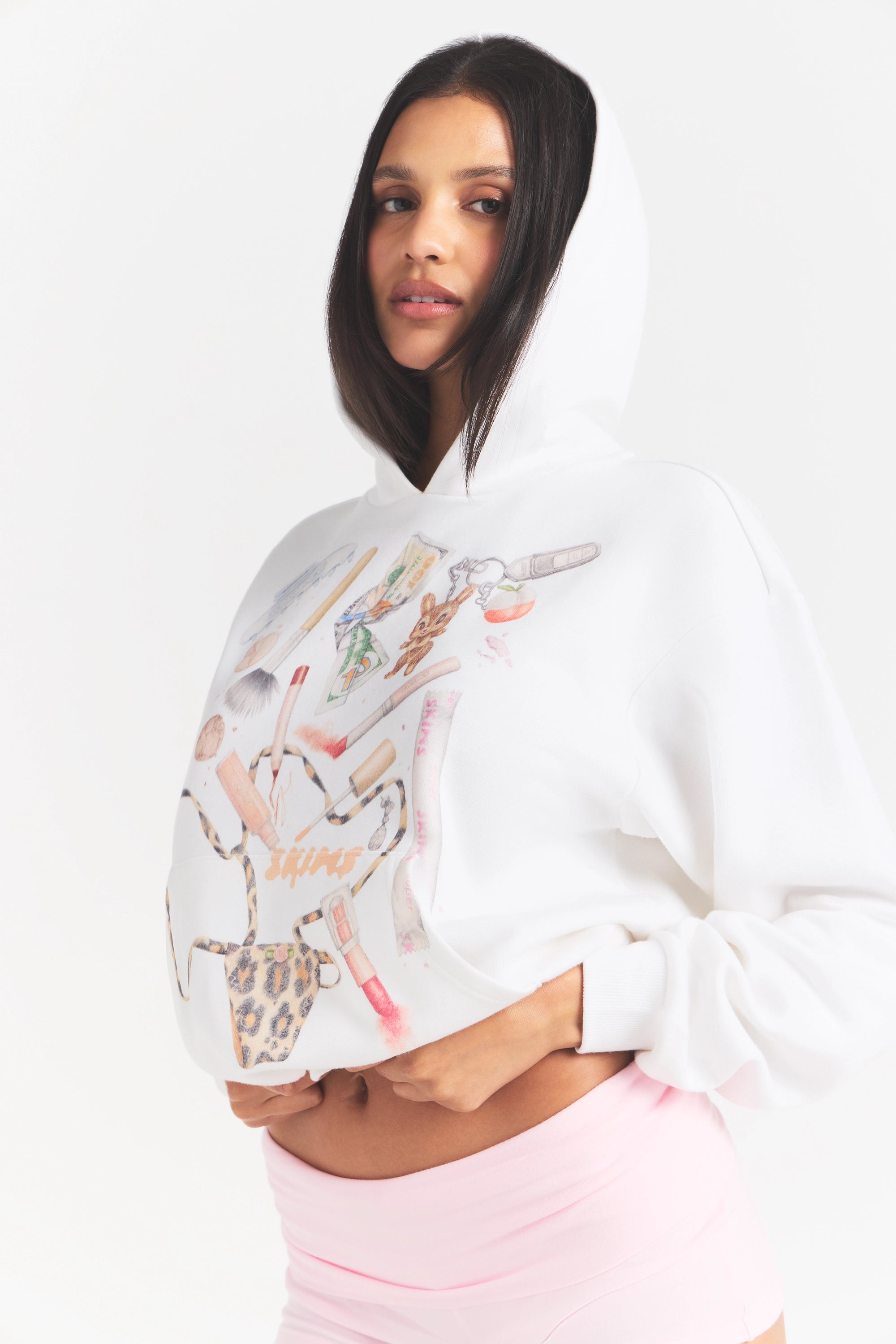 COTTON FLEECE CLASSIC HOODIE | SNOW IN MY BAG ON A MODEL SIDE VIEW @ | FOCUS: 0.0, 1.0, 0.9