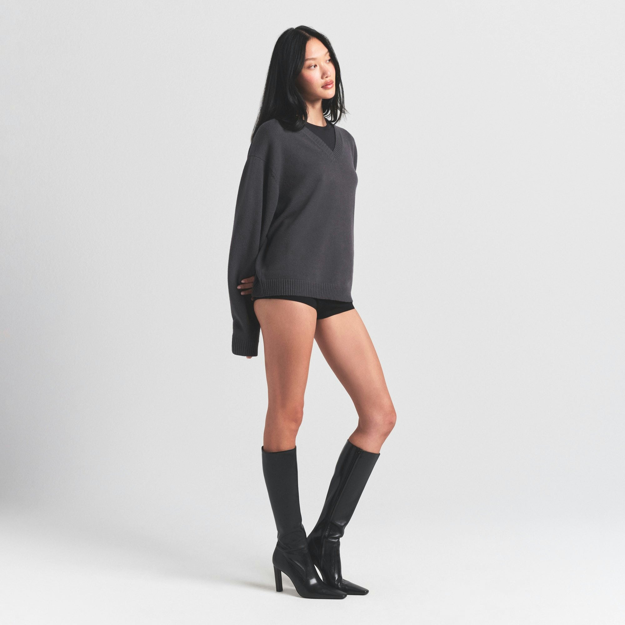 SWEATER KNITS PULLOVER V NECK | ASH ON A MODEL FRONT VIEW @ | FOCUS: 0.0, 1.0, 0.9