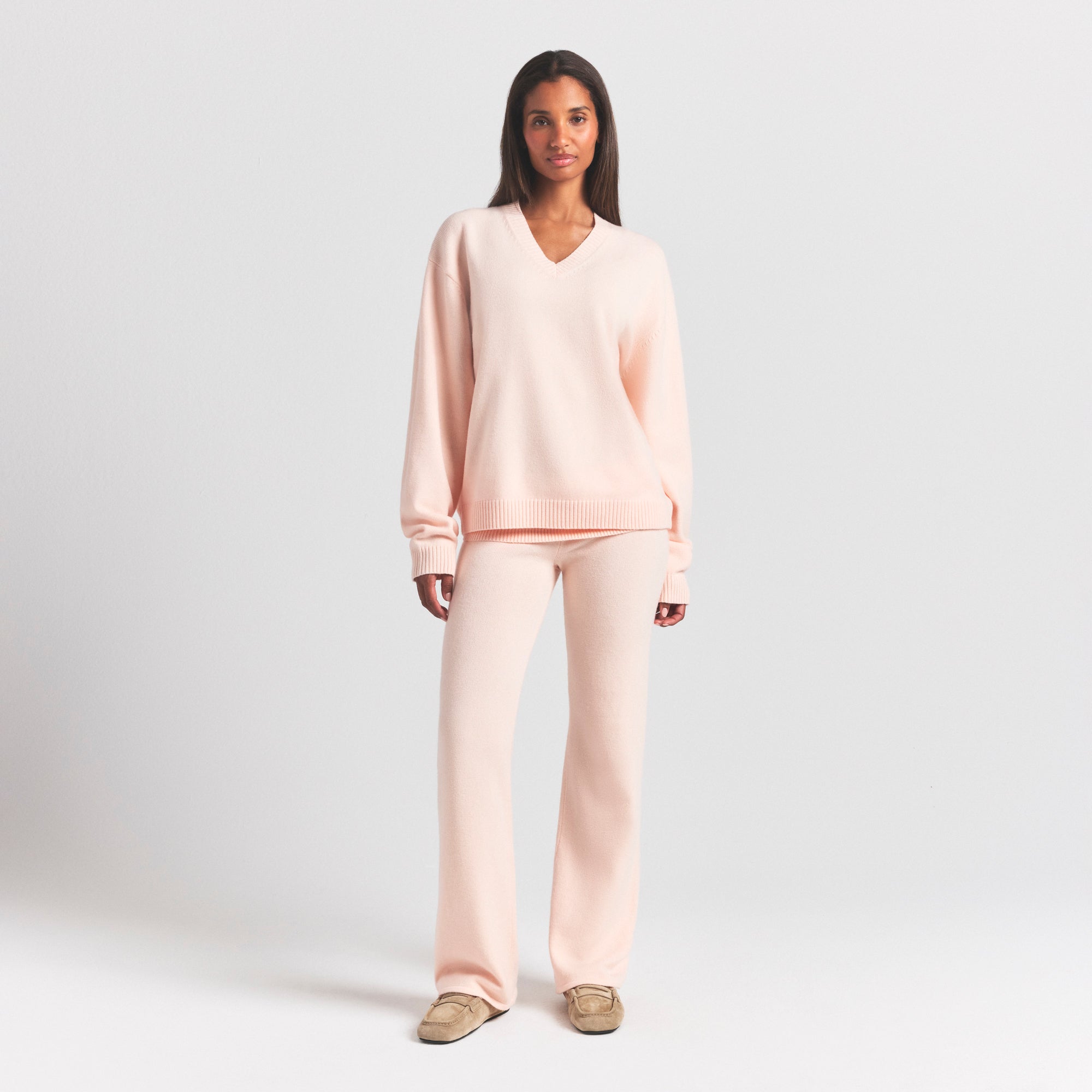 SWEATER KNITS PULLOVER V NECK | PRIMROSE ON A MODEL FRONT VIEW @ | FOCUS: 0.0, 1.0, 0.9