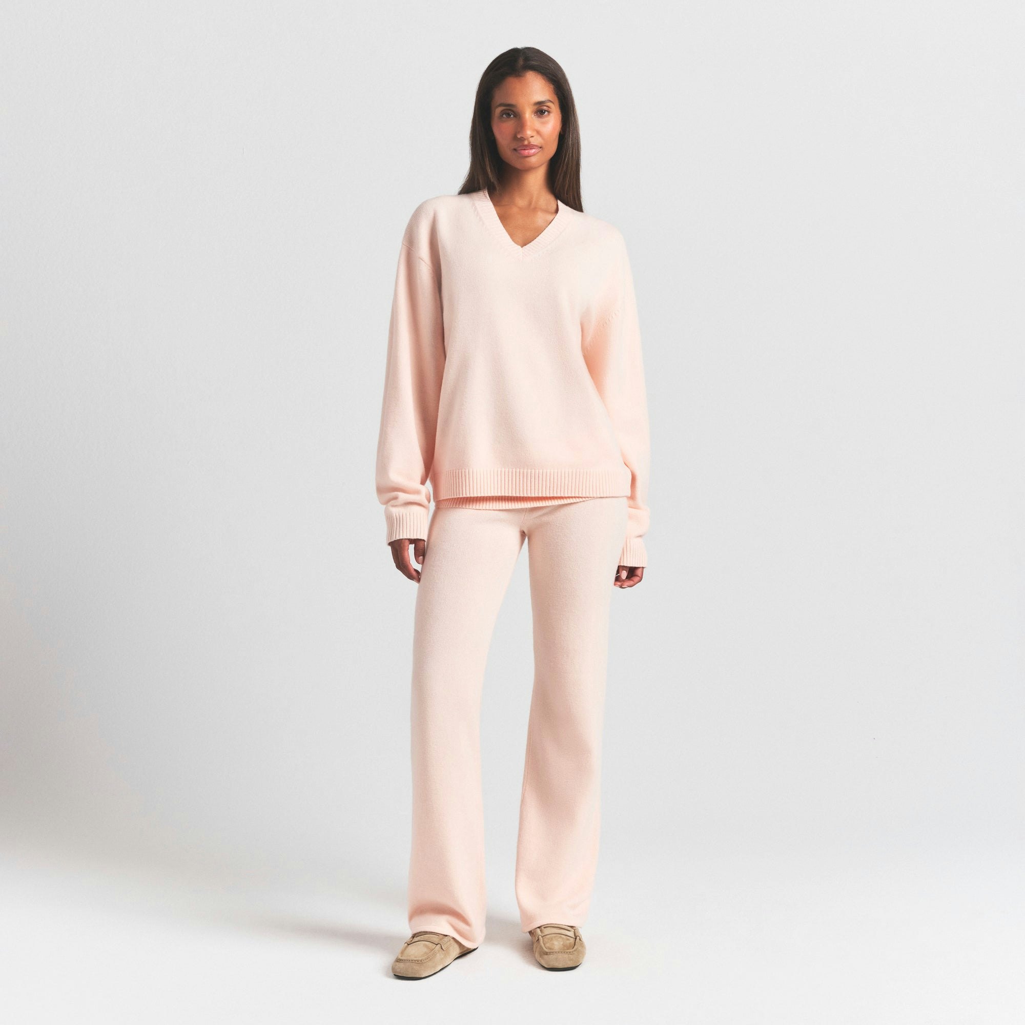 SWEATER KNITS PULLOVER V NECK | PRIMROSE ON A MODEL FRONT VIEW @ | FOCUS: 0.0, 1.0, 0.9
