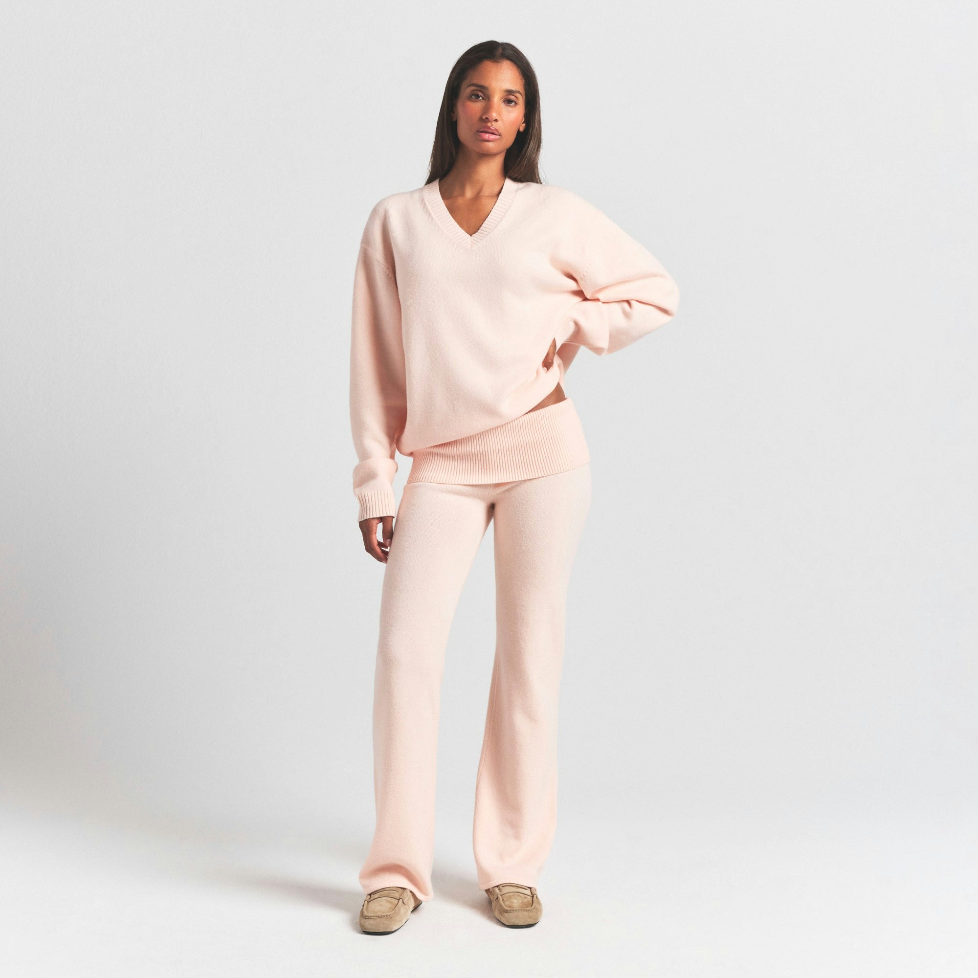 SWEATER KNITS PULLOVER V NECK | PRIMROSE ON A MODEL FRONT VIEW @ | FOCUS: 0.0, 1.0, 0.9