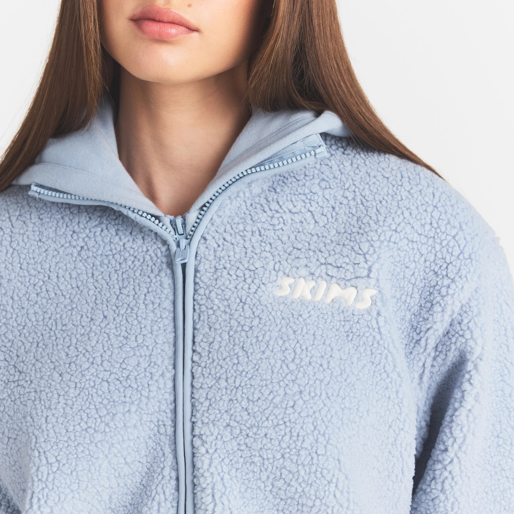 TEDDY BOXY ZIP UP JACKET | FOG ON A MODEL SIDE VIEW @ | FOCUS: 0.0, 1.0, 0.9