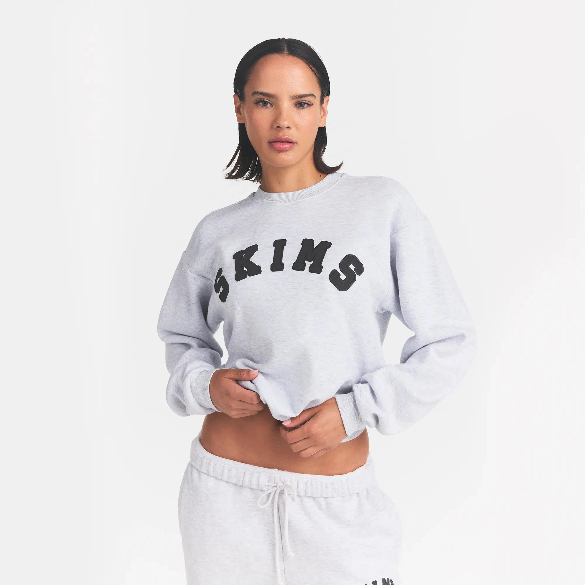COTTON FLEECE CLASSIC CREWNECK | LIGHT HEATHER GREY WITH ONYX LOGO ON A MODEL FRONT VIEW @ | FOCUS: 0.0, 1.0, 0.9