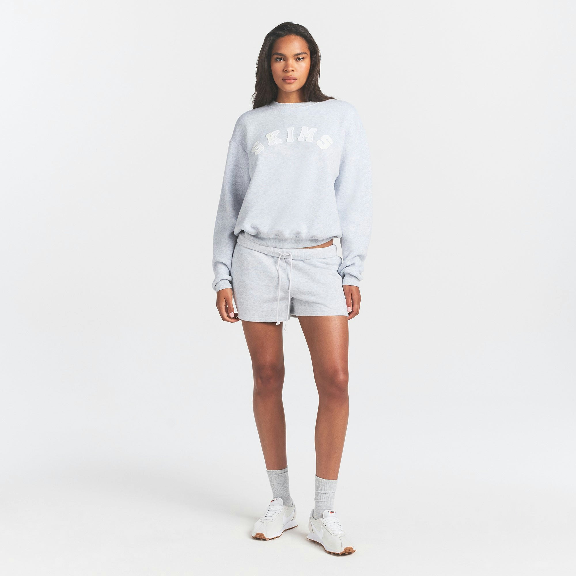 COTTON FLEECE CLASSIC CREWNECK | SNOW ARCHED LOGO PATCH ON A MODEL FRONT VIEW @ | FOCUS: 0.0, 1.0, 0.9