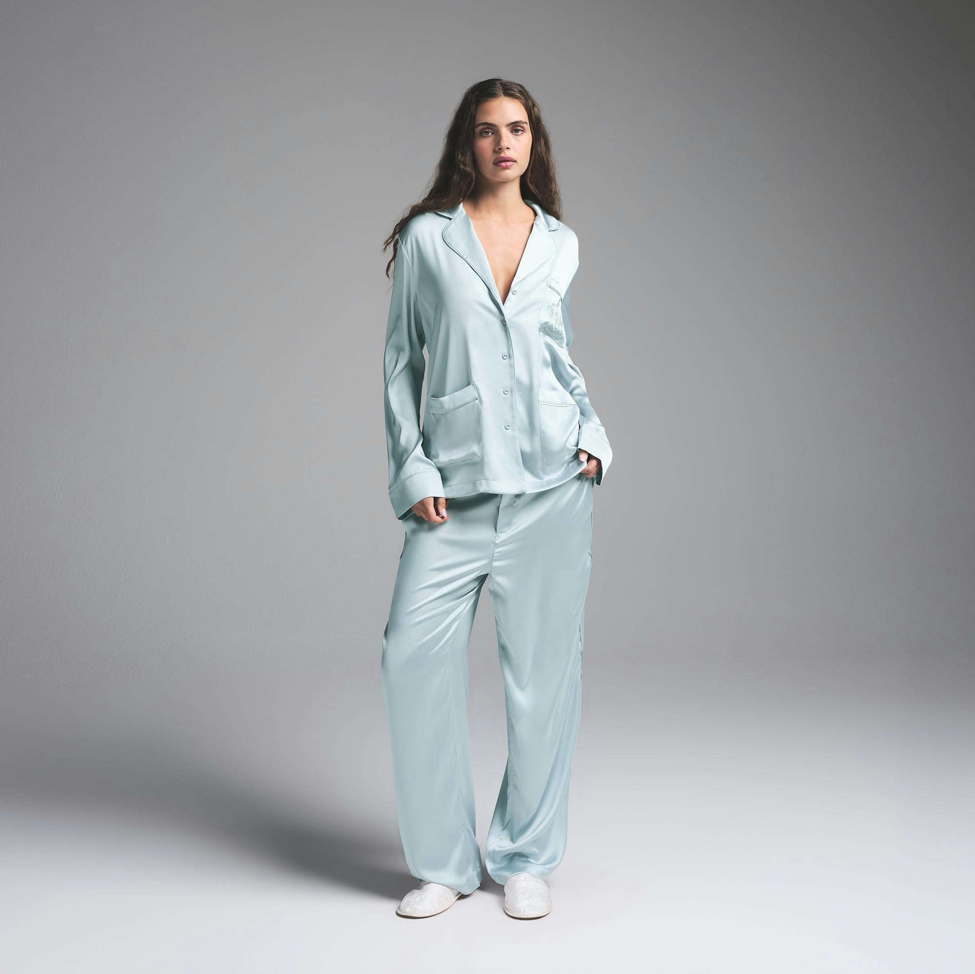 SKIMS HOTEL SHINE LONG SLEEVE BUTTON UP SLEEP SET | FROST ON A MODEL FRONT VIEW | FOCUS: 0.0, 1.0, 0.9