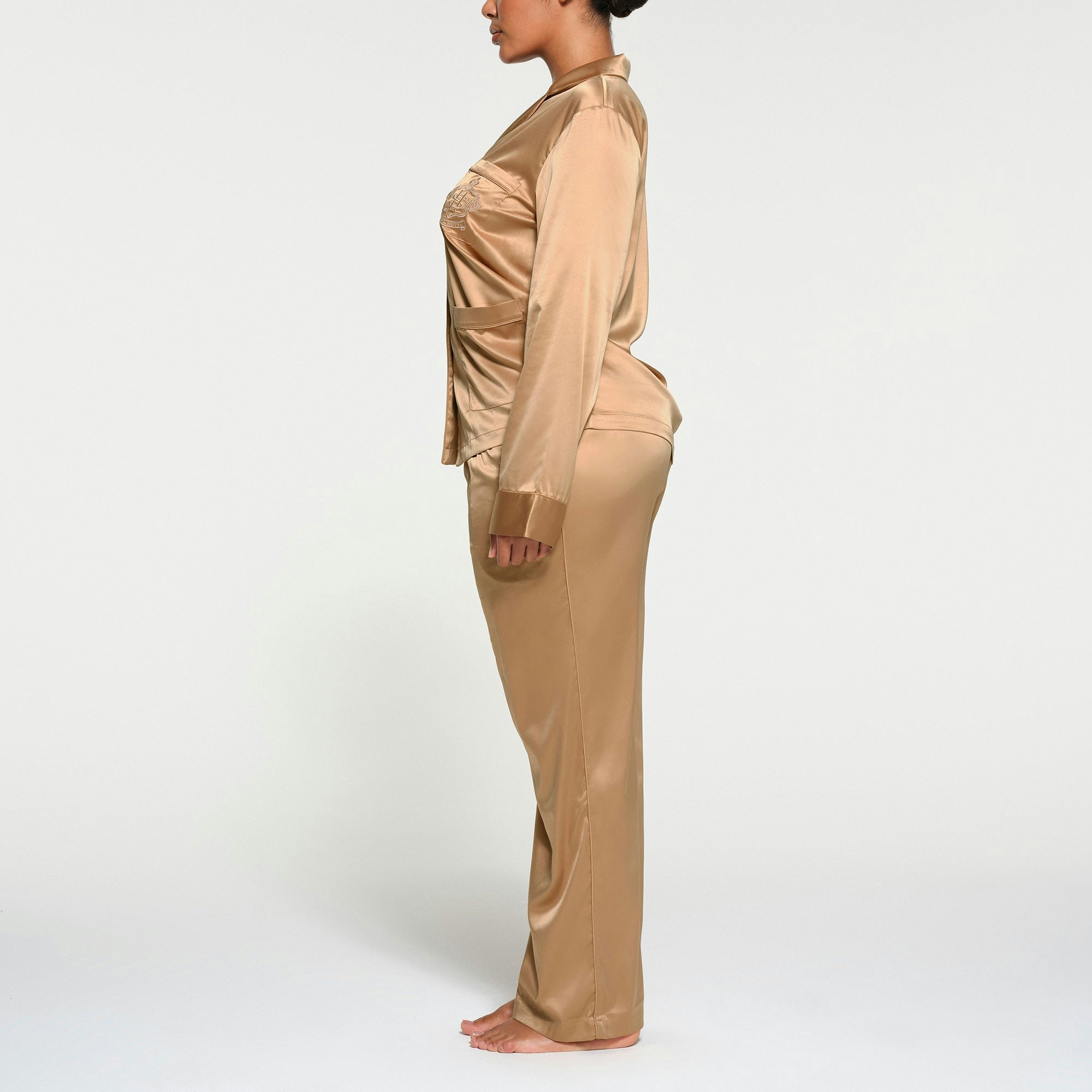 SKIMS HOTEL SHINE SLEEP SET | HONEY ON A MODEL SIDE VIEW