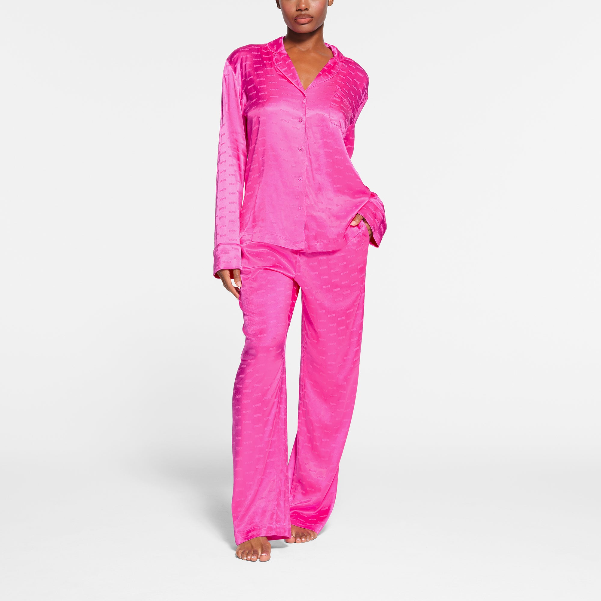 SKIMS JACQUARD LONG SLEEVE BUTTON UP SLEEP SET HOT PINK