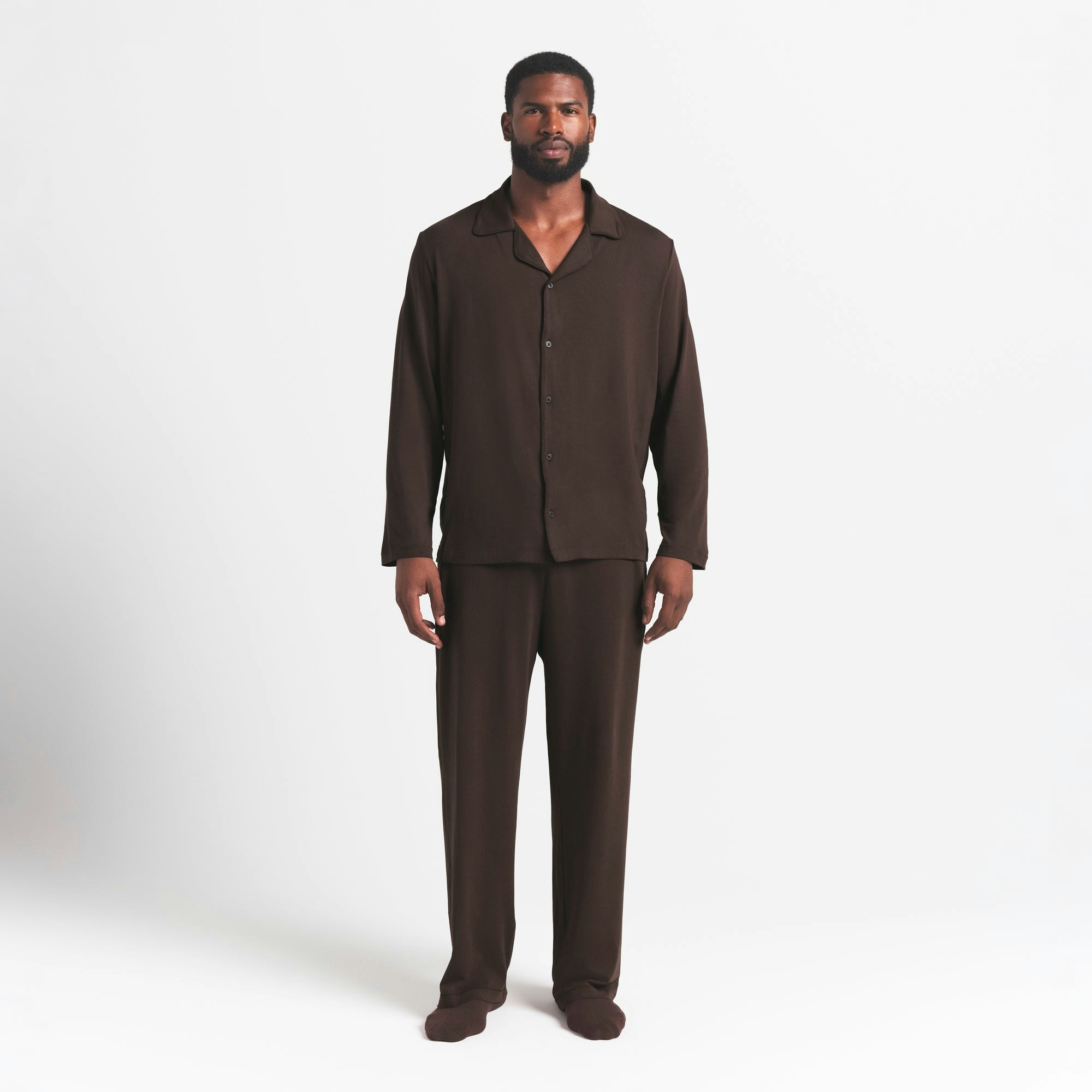 JERSEY SLEEP MENS SLEEP SET | ESPRESSO ON A MODEL FRONT VIEW @ | FOCUS: 0.0, 1.0, 0.9