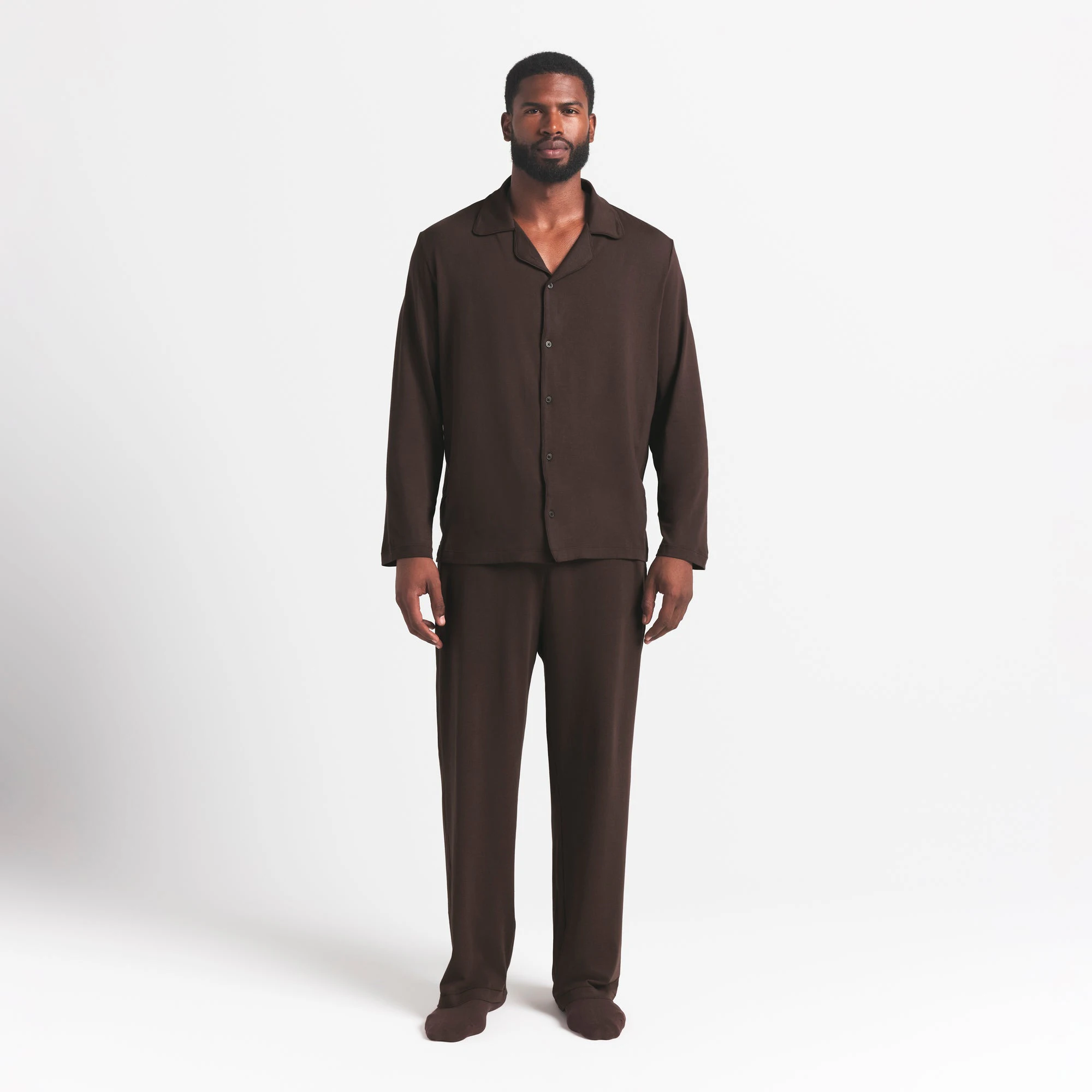 JERSEY SLEEP MENS SLEEP SET | ESPRESSO ON A MODEL FRONT VIEW @ | FOCUS: 0.0, 1.0, 0.9